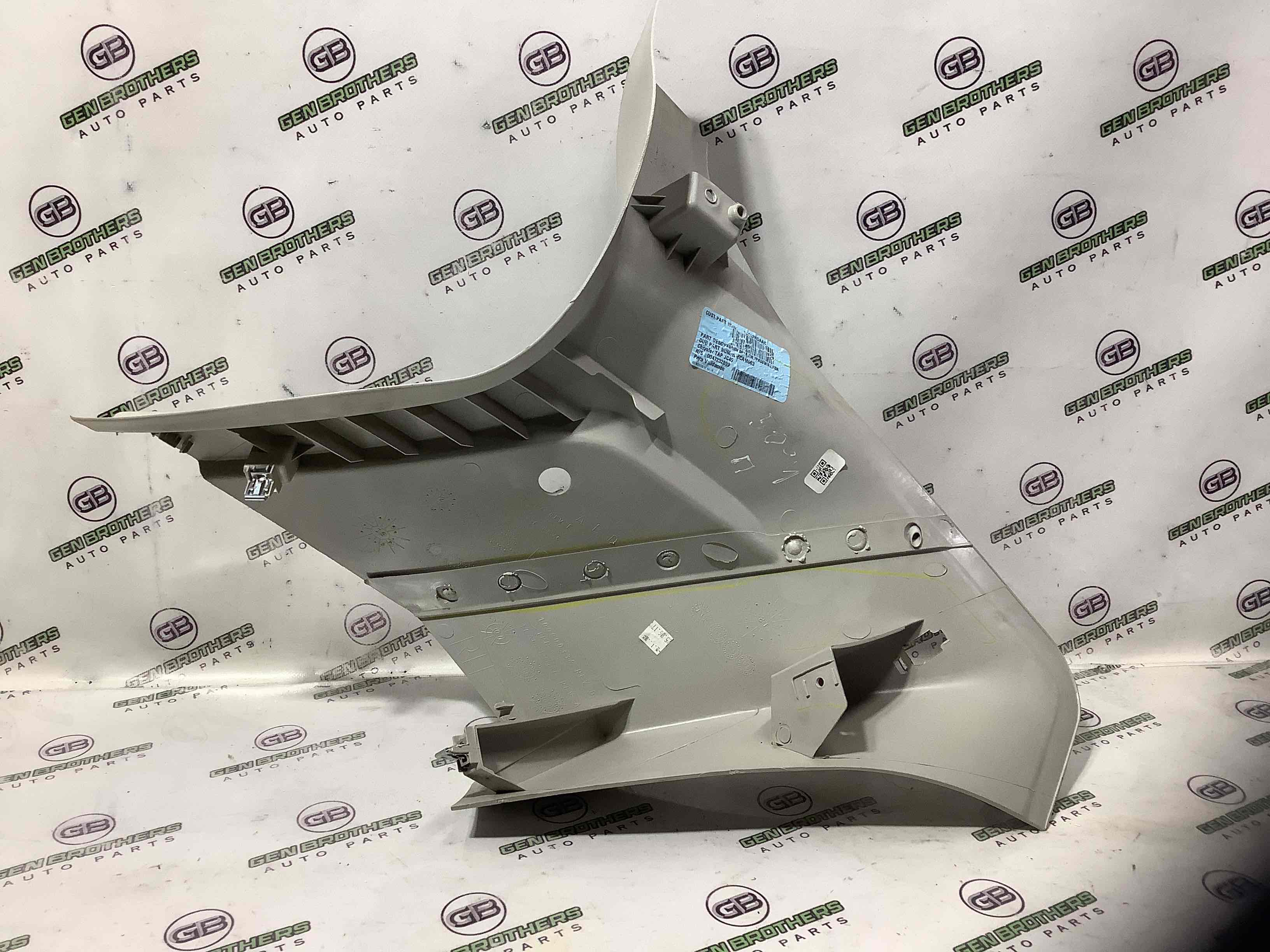 Обшивка задней стойки правая