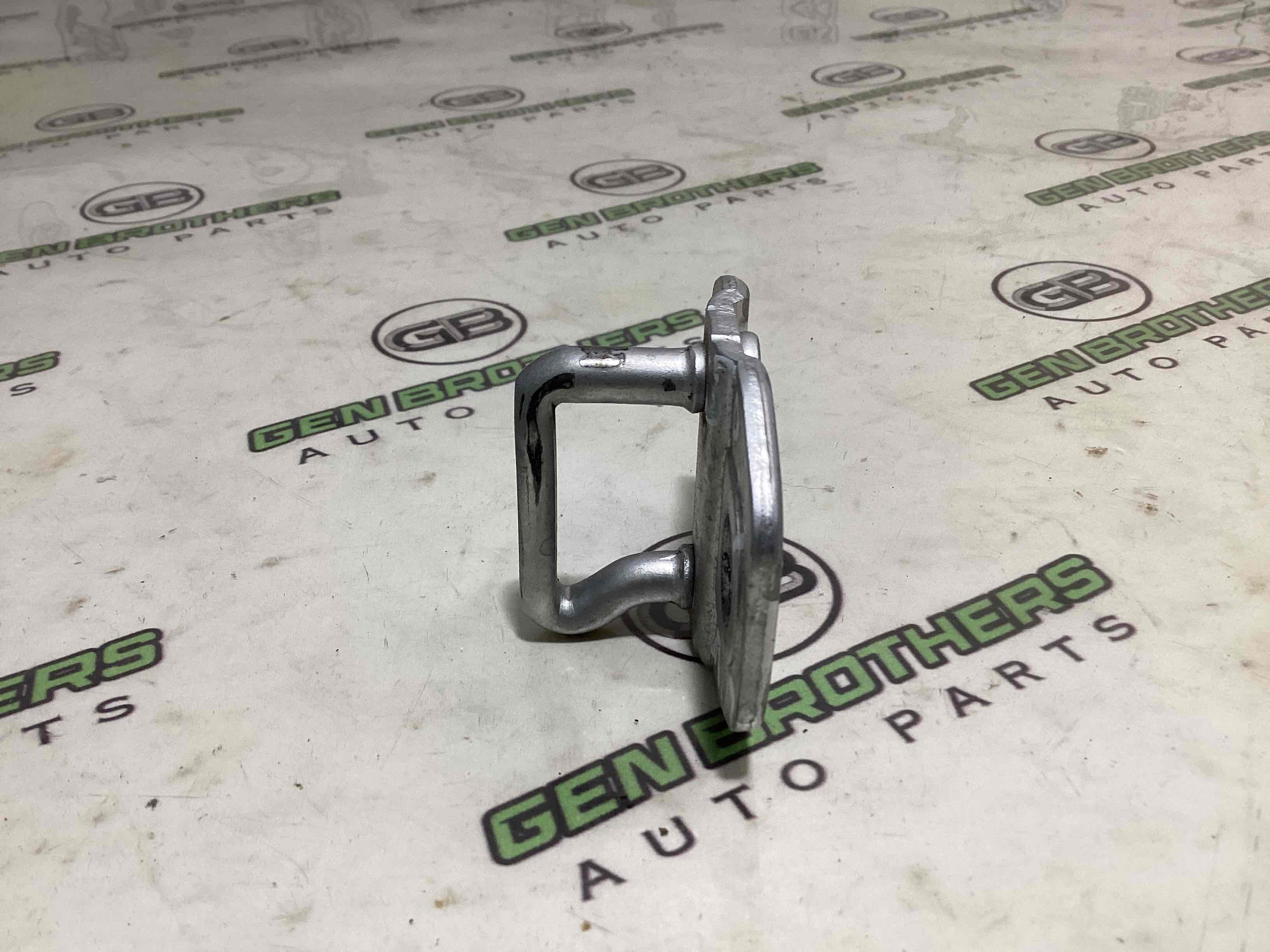 Петля двери, замок двери