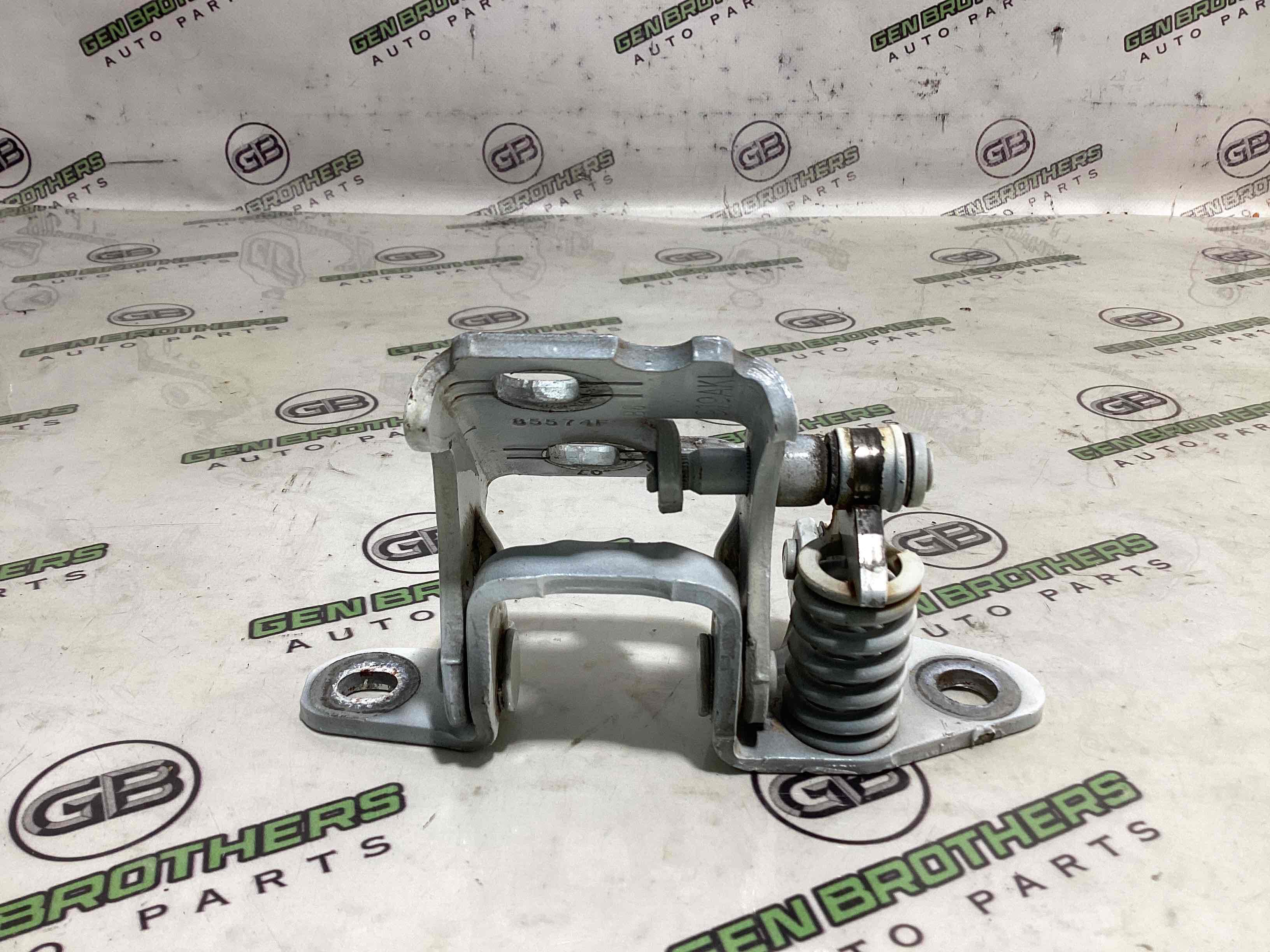 Петля двери, замок двери