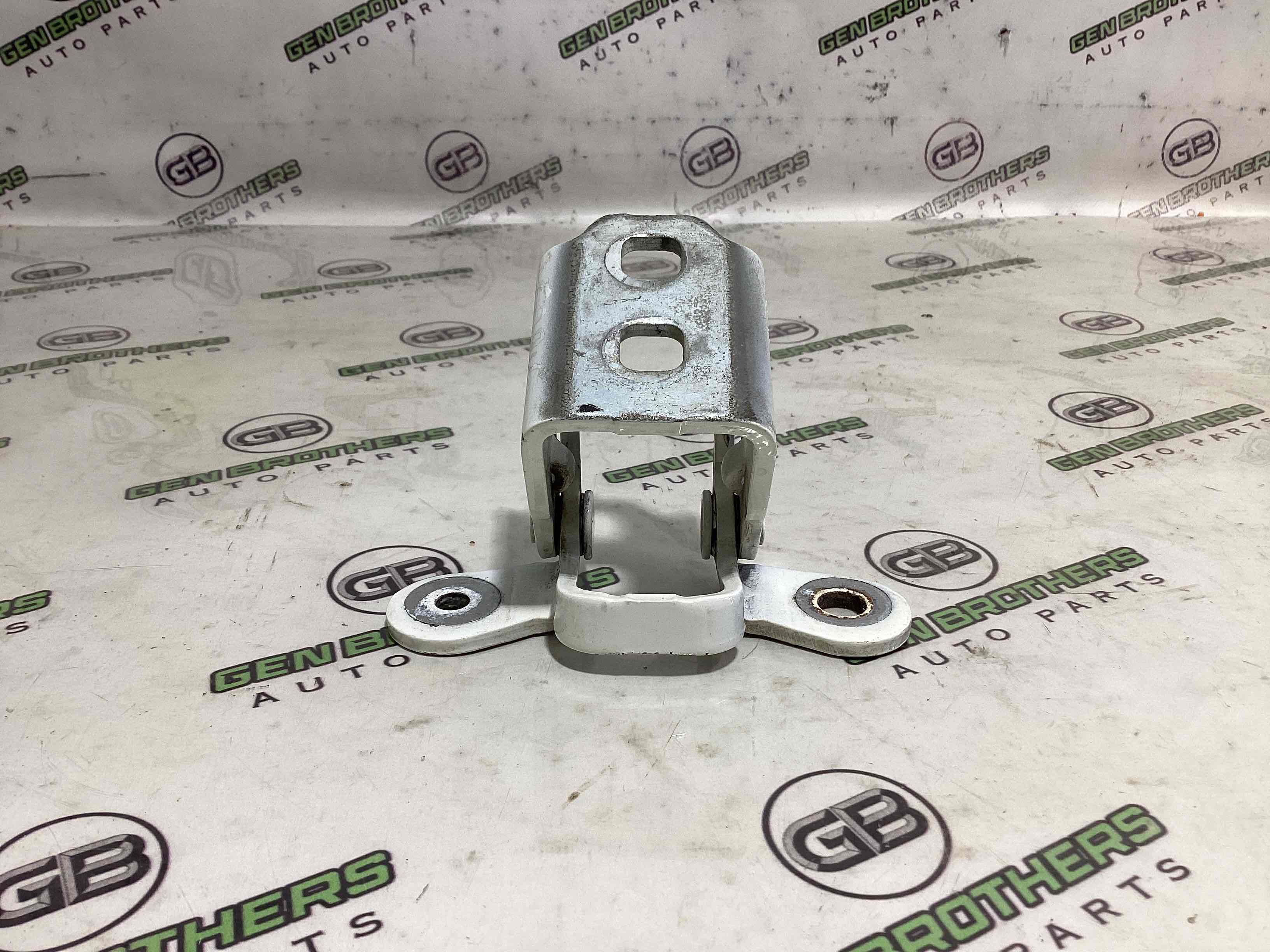 Петля двери, замок двери