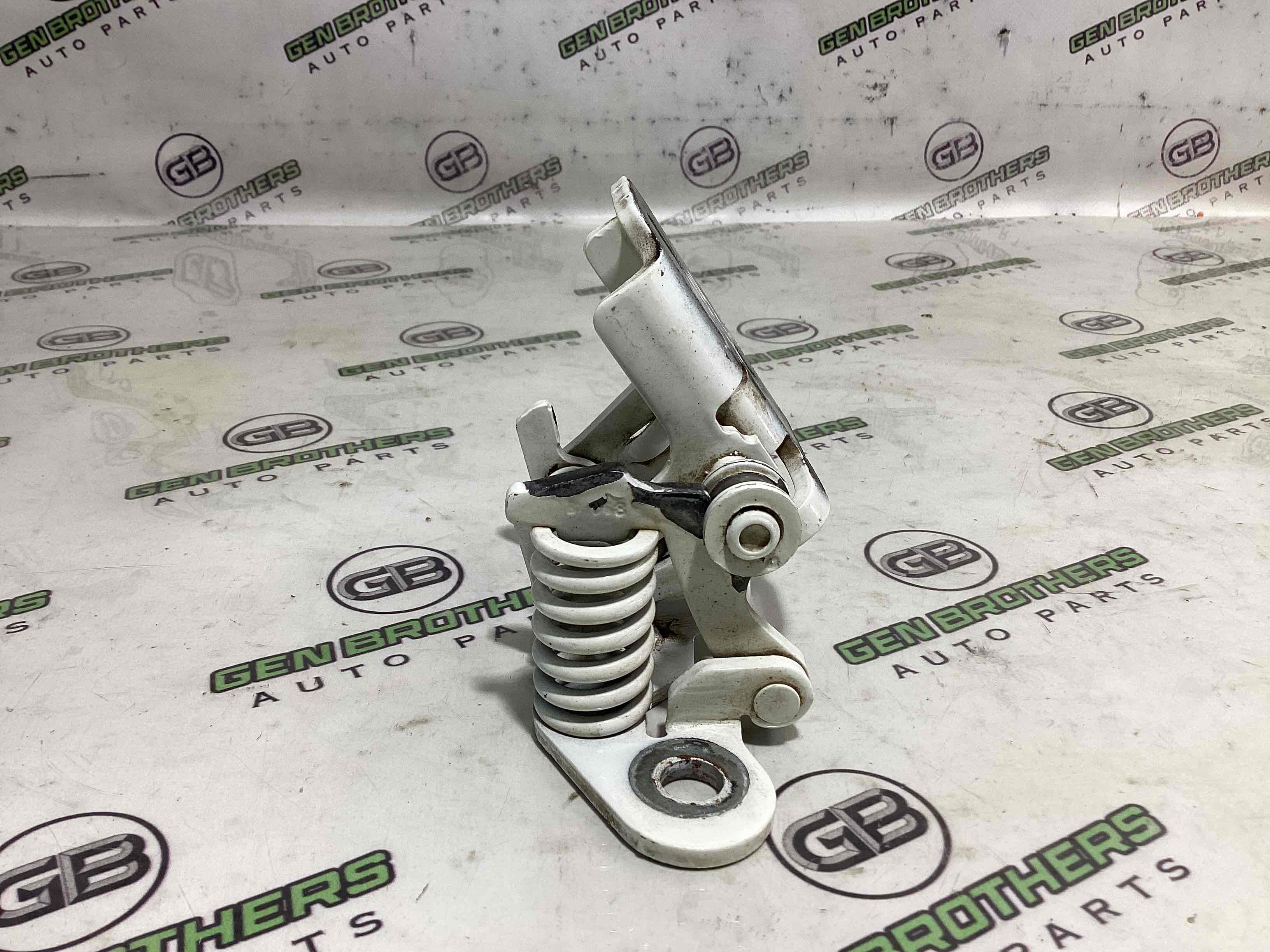 Петля двери, замок двери