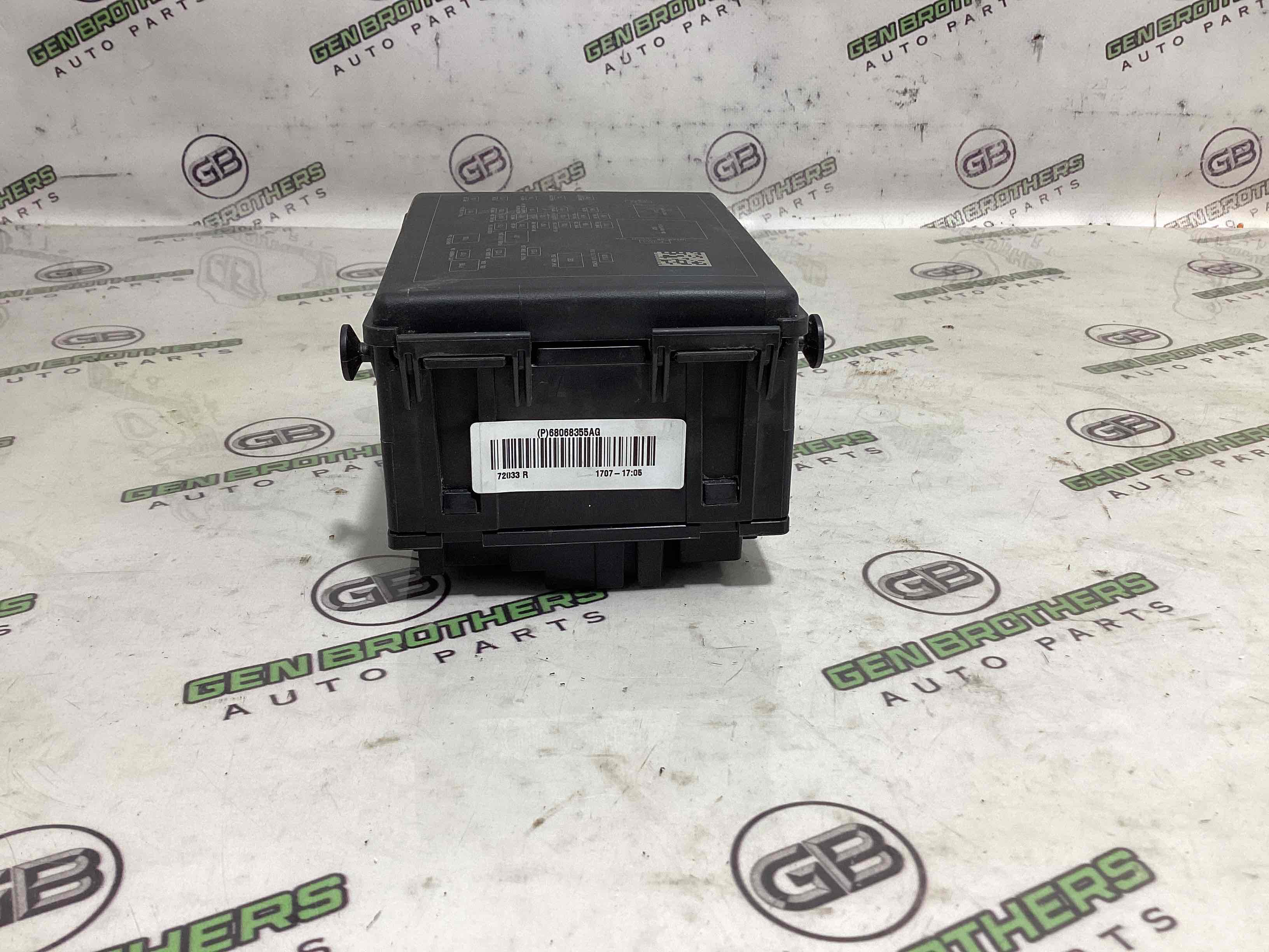 Блок предохранителей (блок реле)