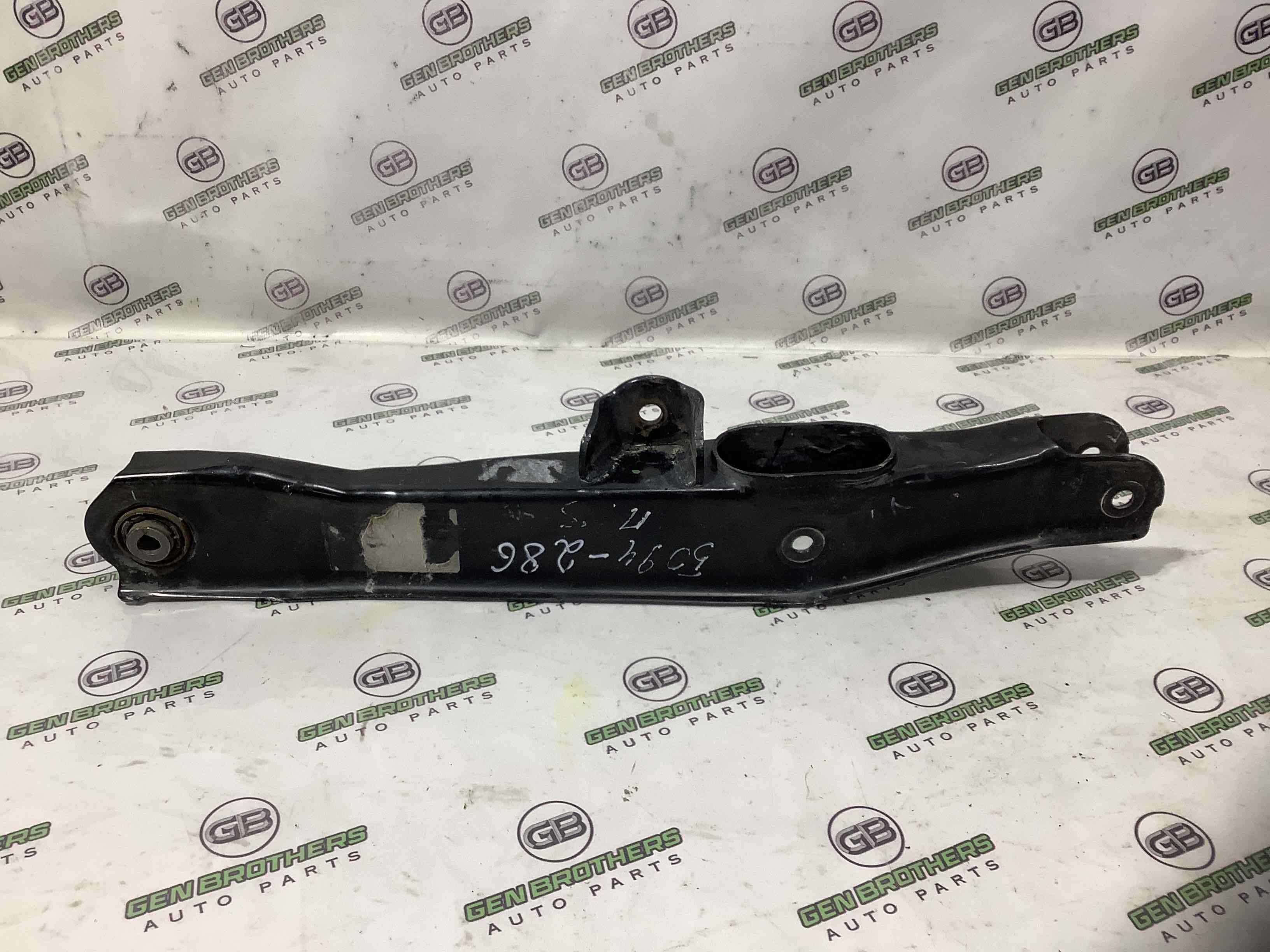 Рычаг задний правый