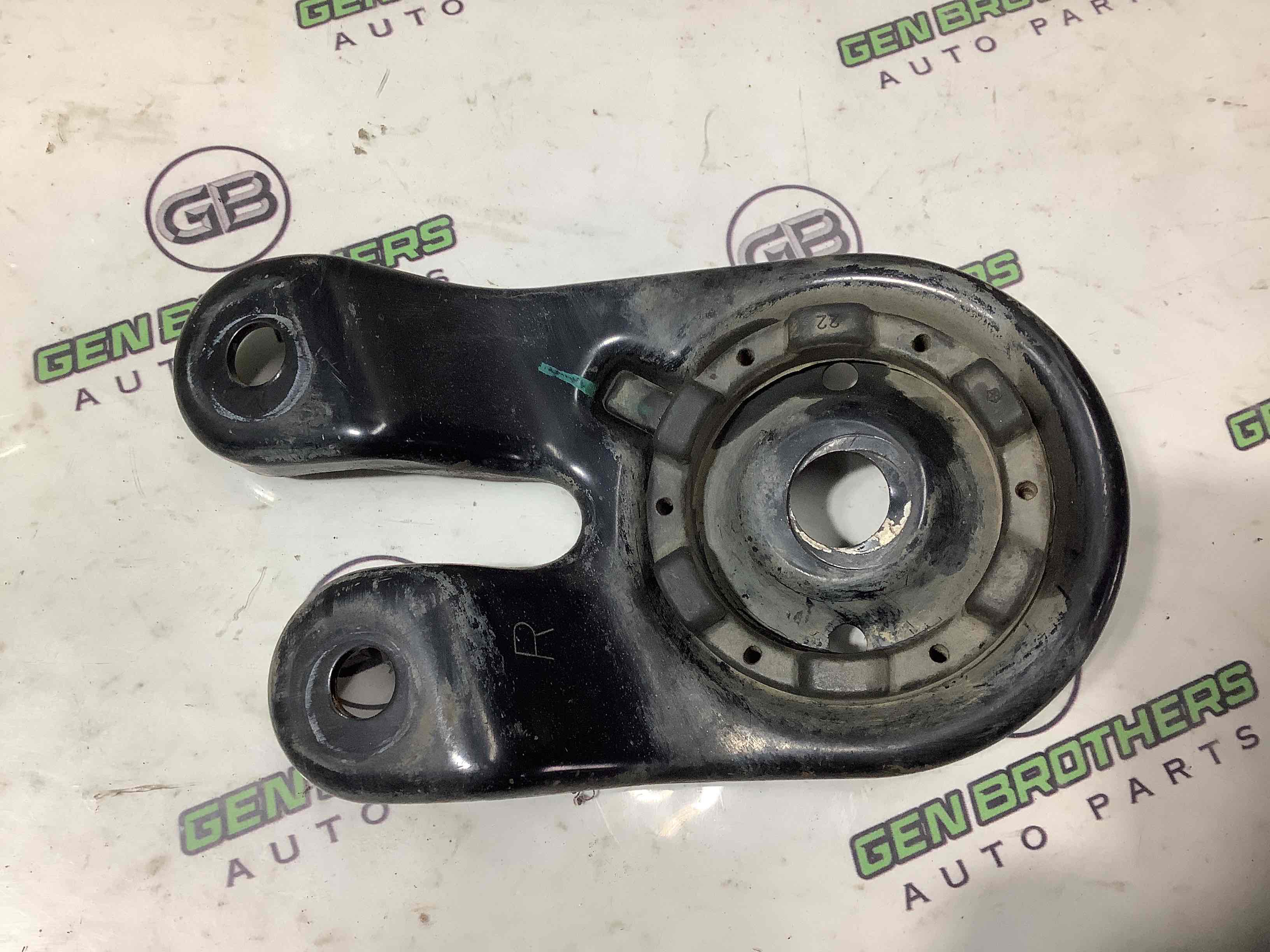 Кронштейн переднего подрамника