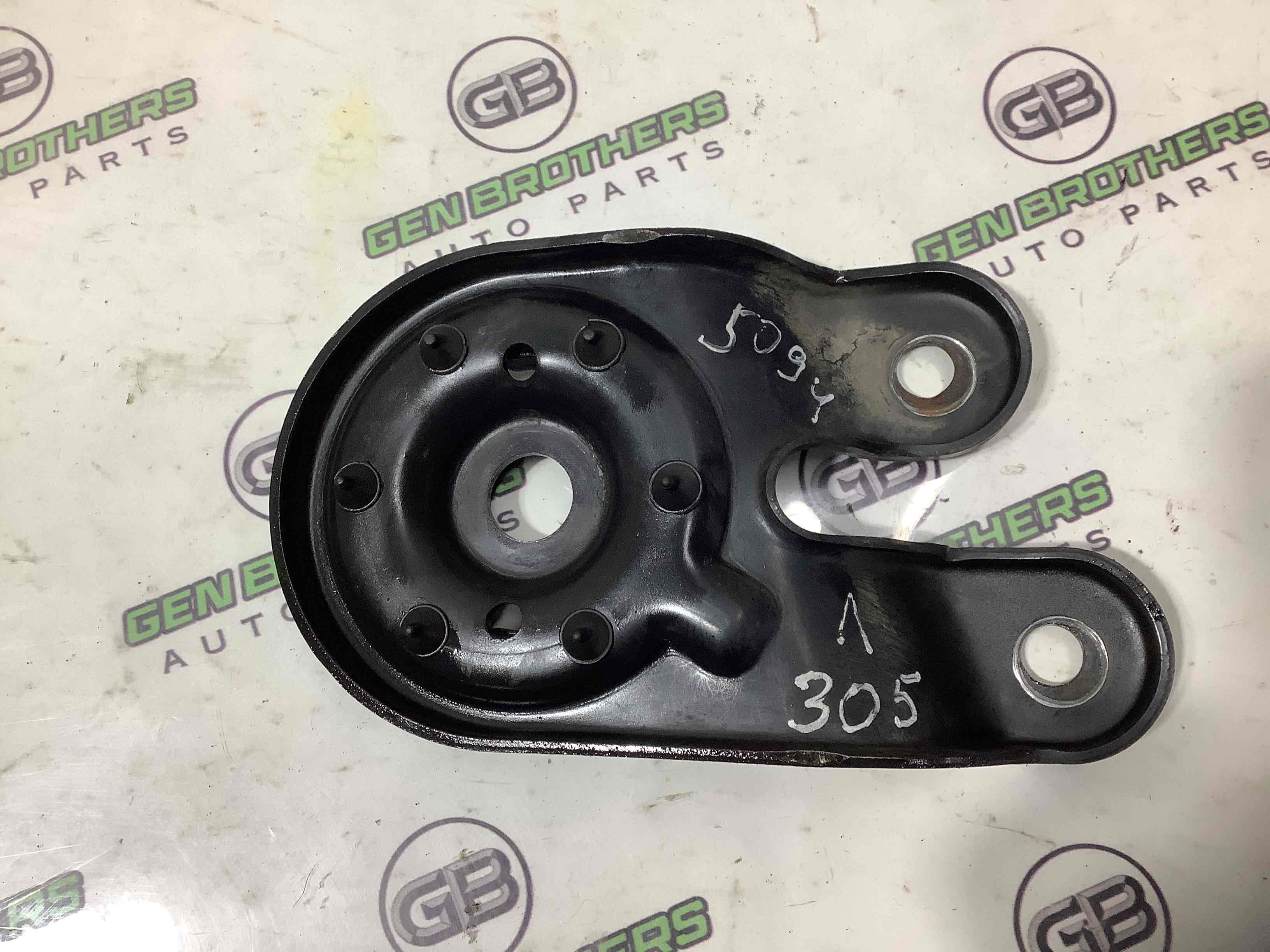 Кронштейн переднего подрамника