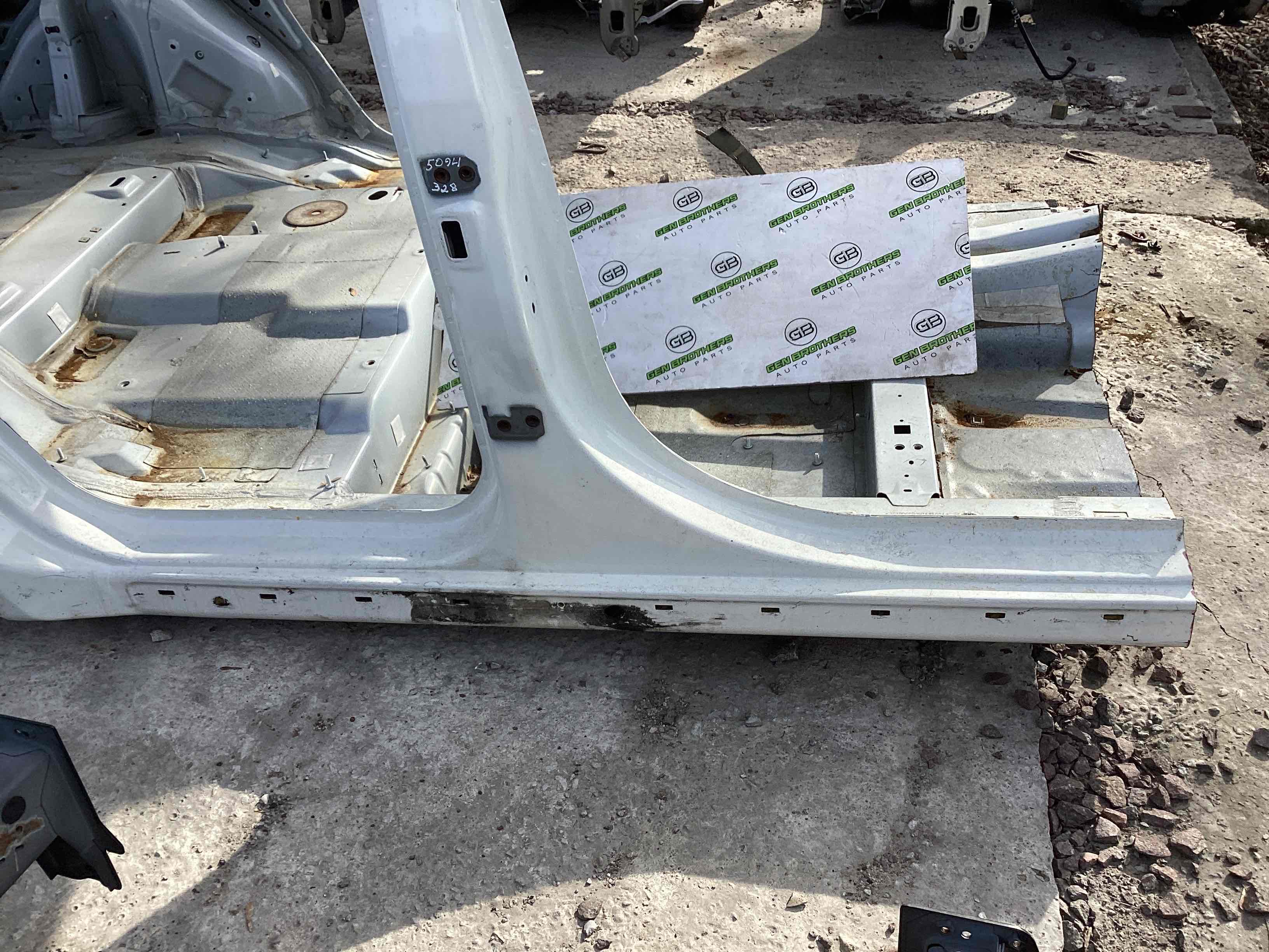 Стойки кузова и пороги