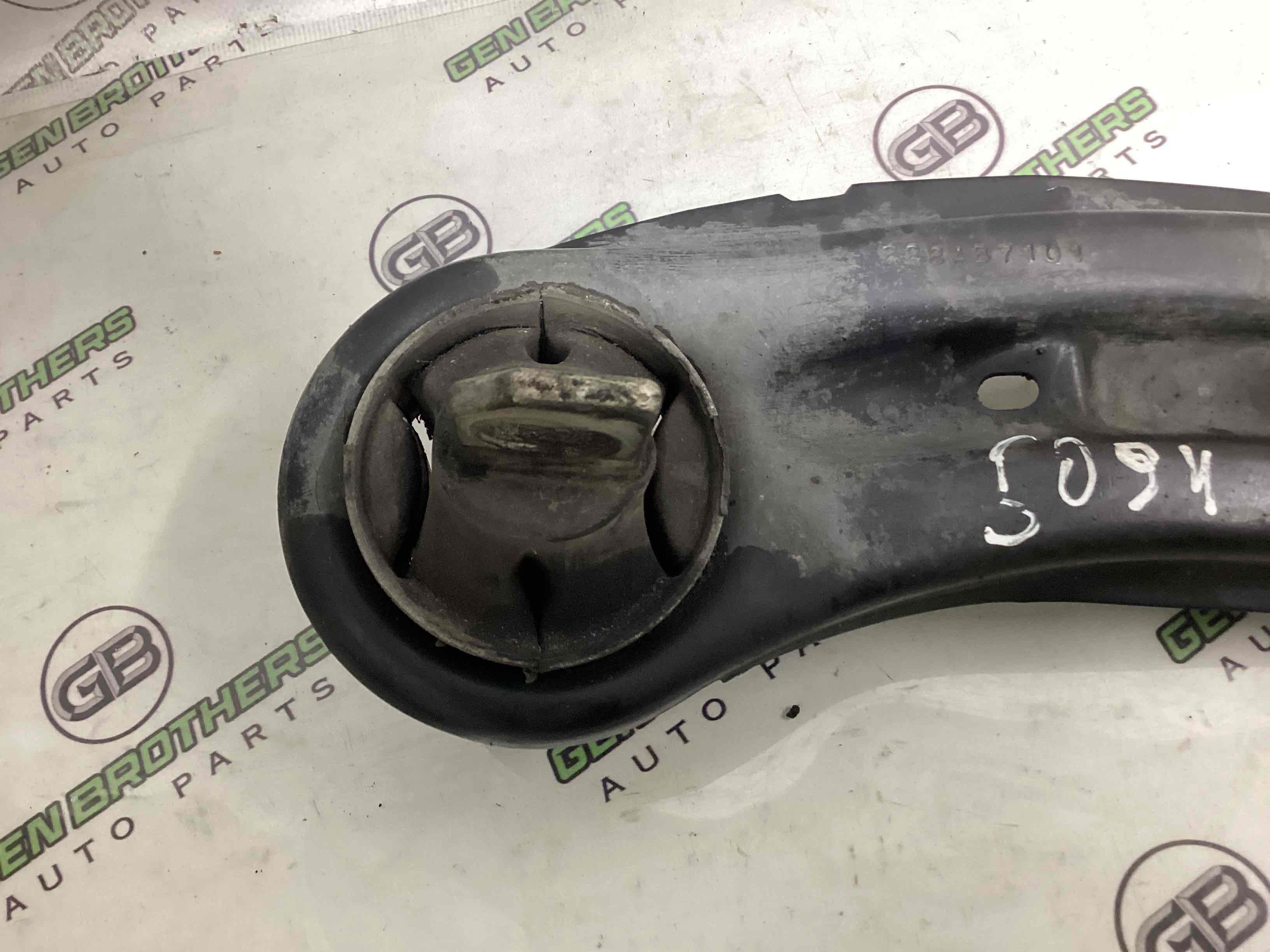 Рычаг задний правый