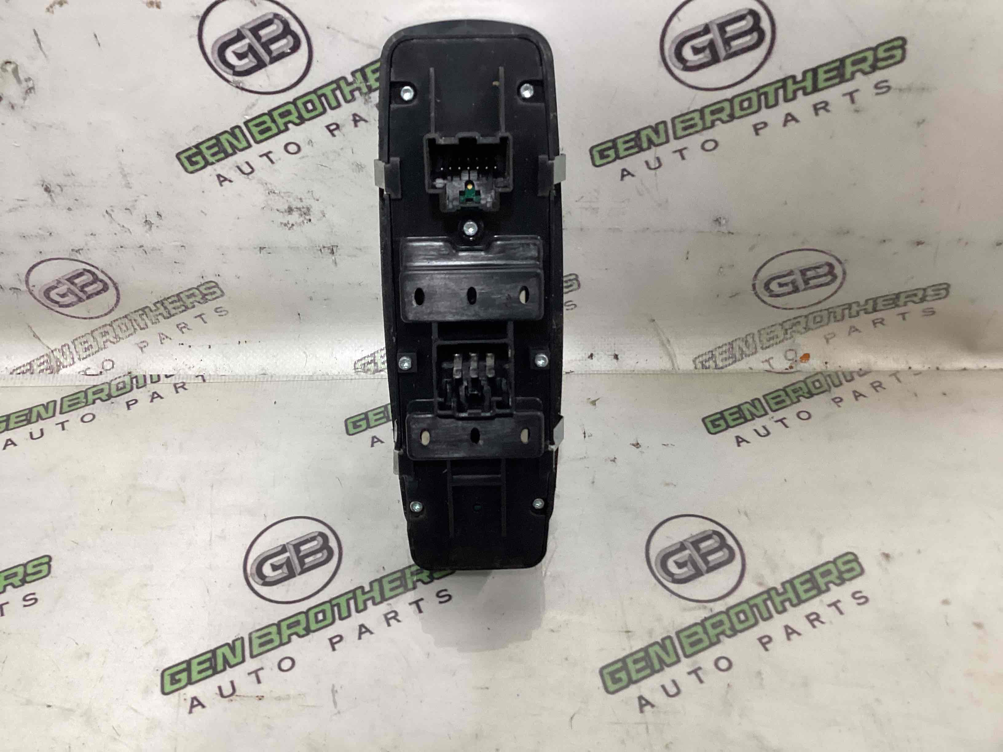 Кнопки управления стеклоподъемниками