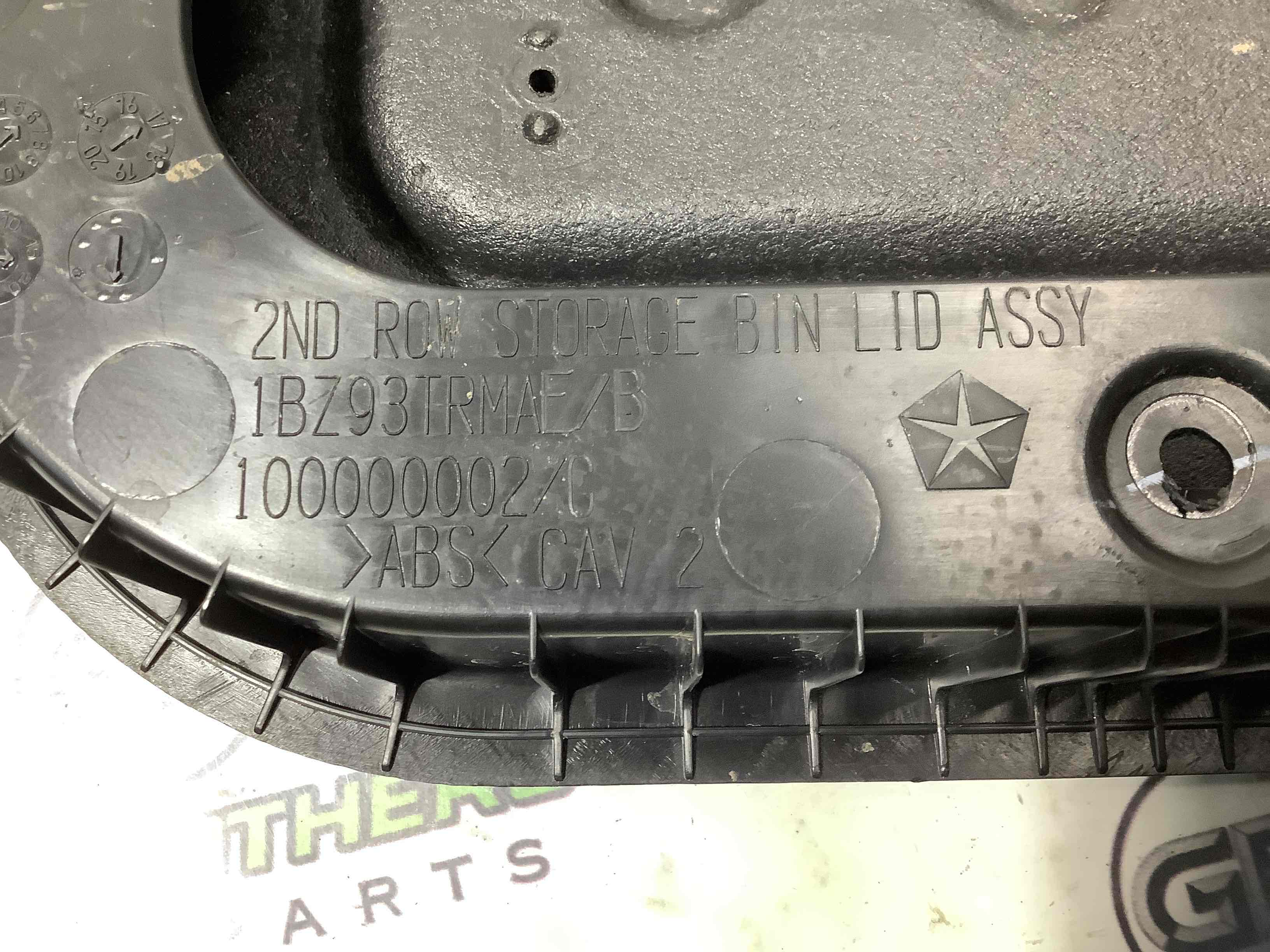 Напольное покрытие багажника, полка багажника