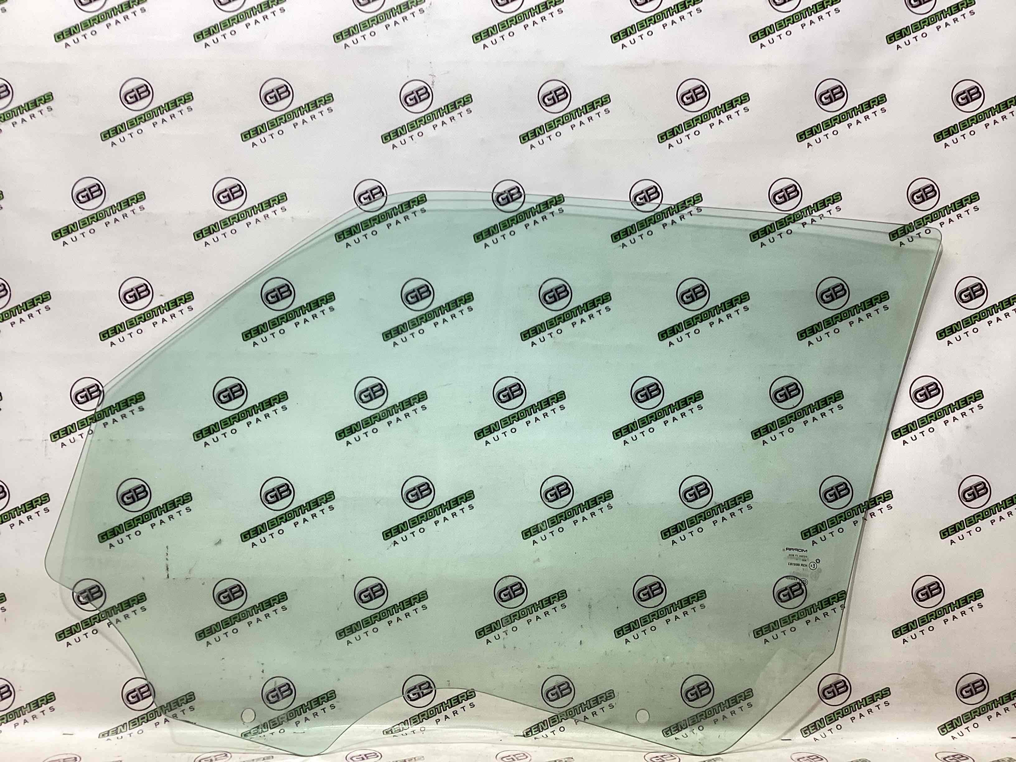 Скло переднє праве