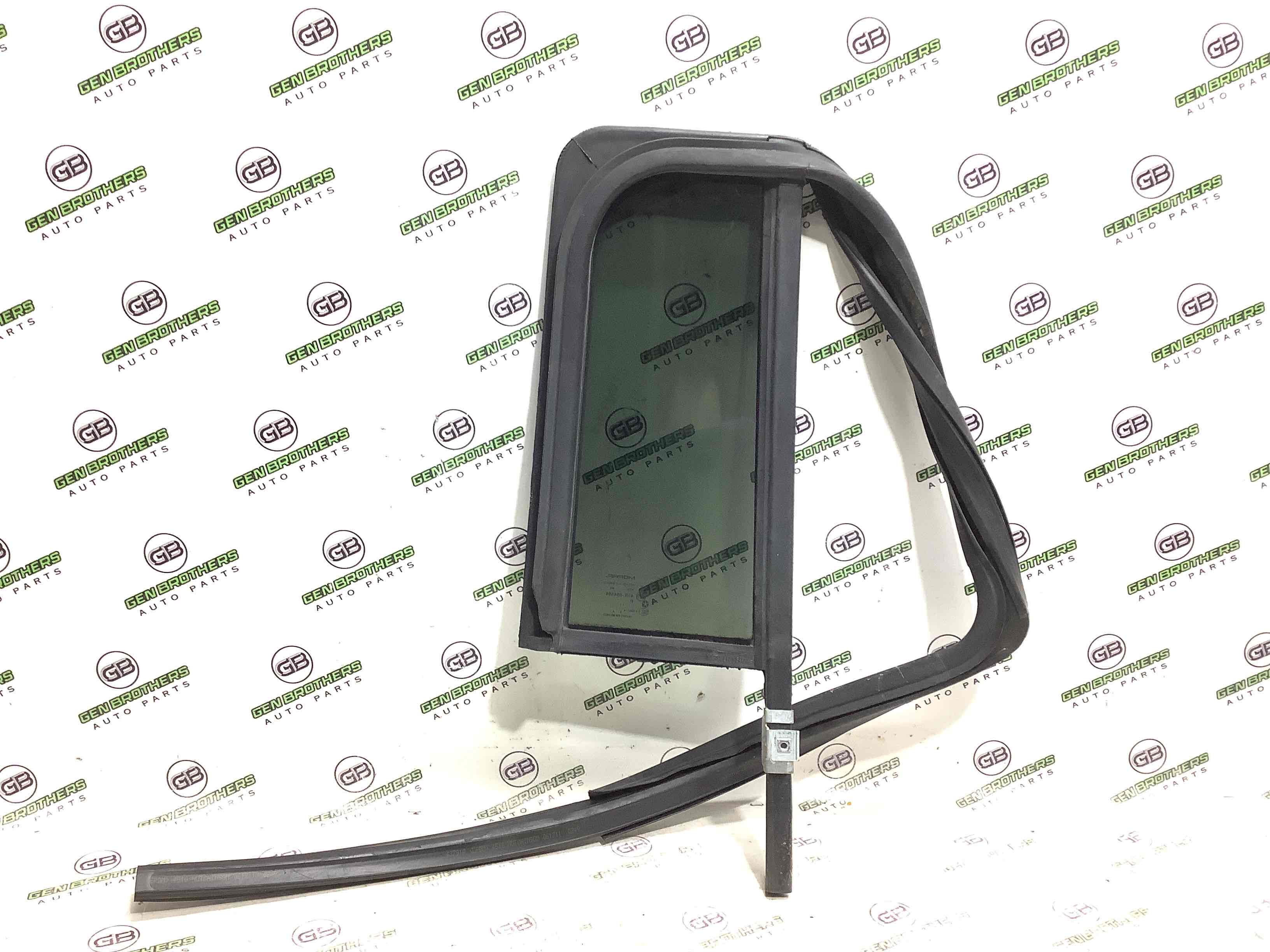 Скло дверей трикутник кватирка