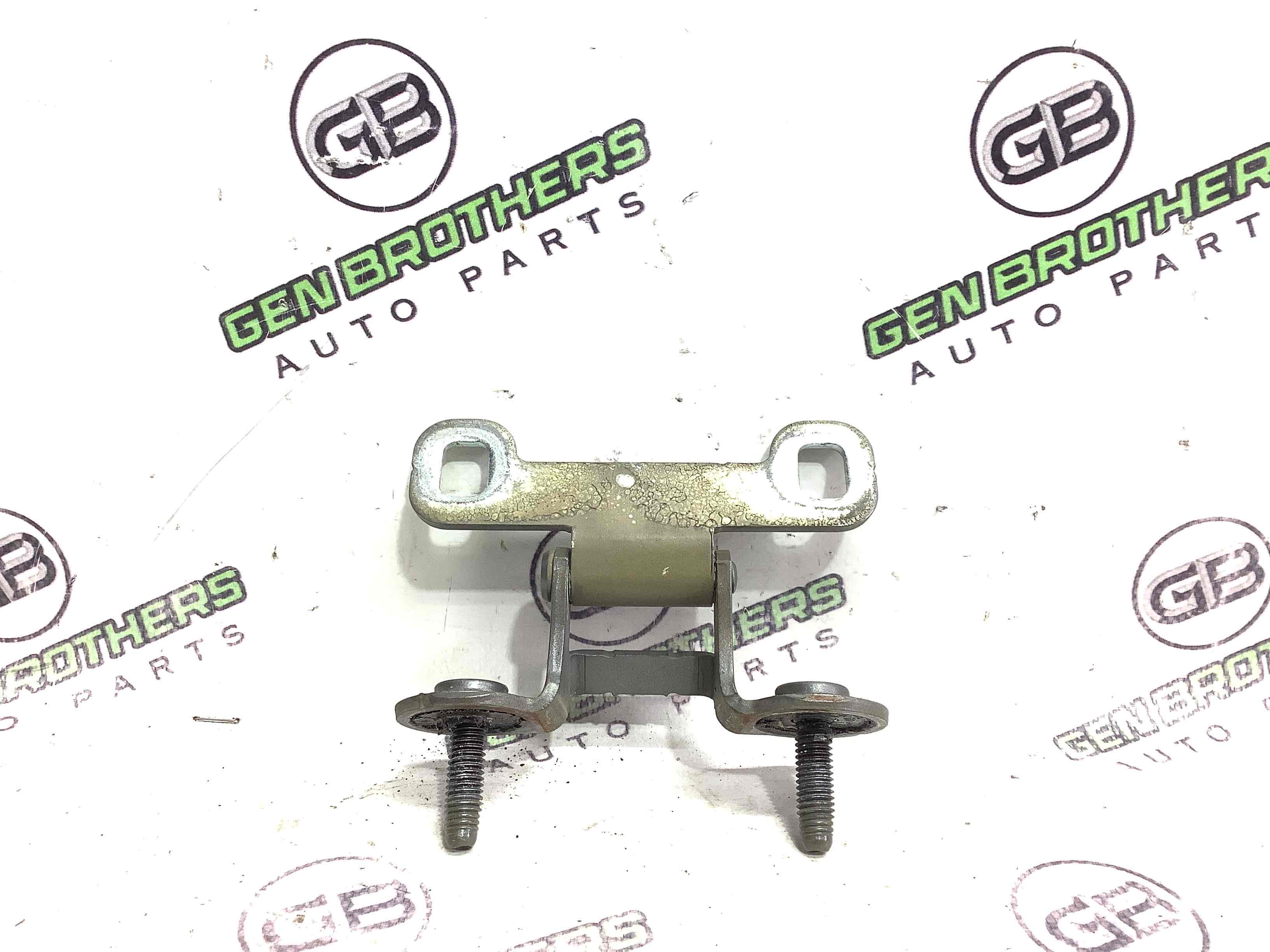 Петля кришки багажника, двері багажника