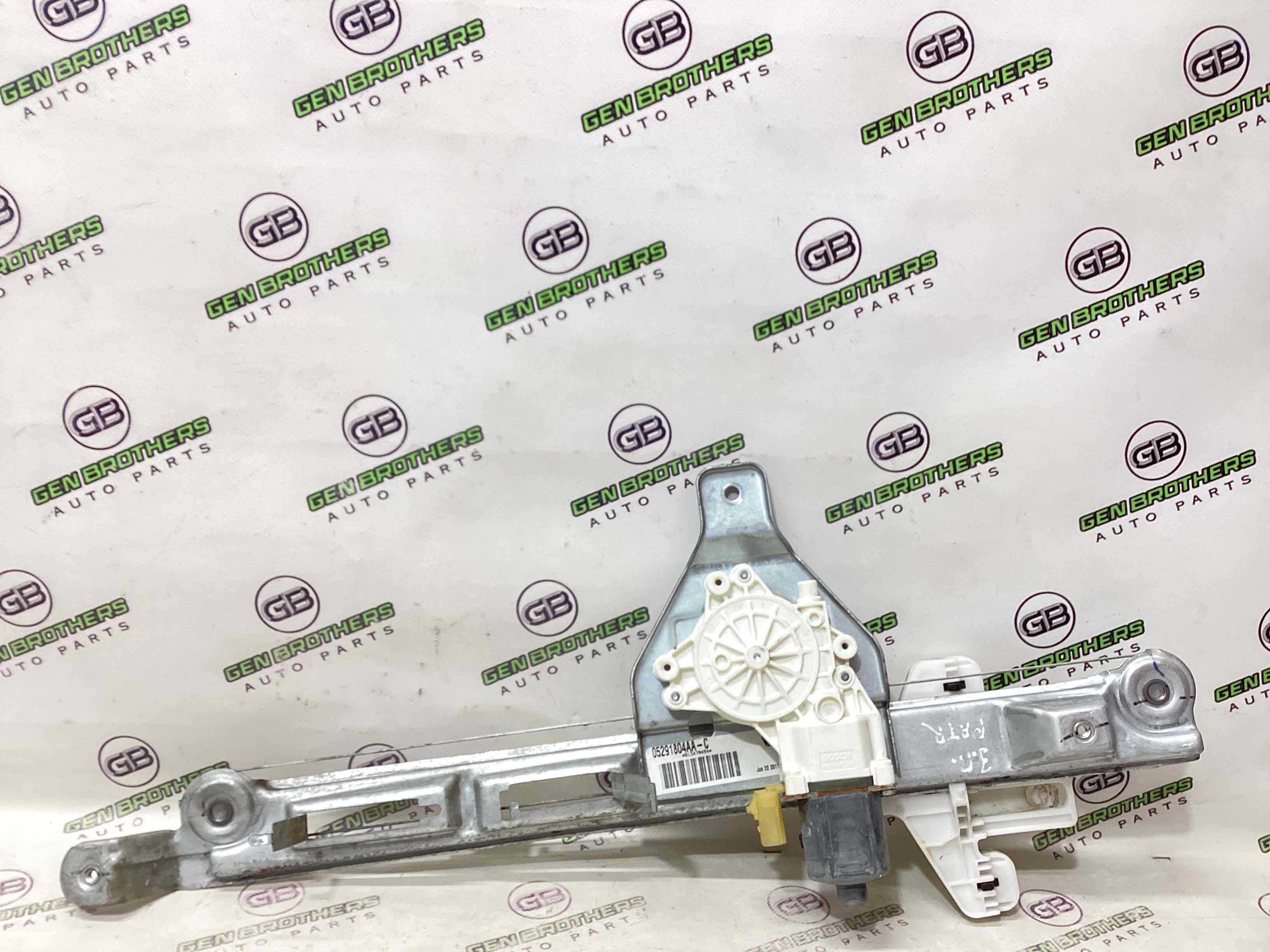 Склопідйомник задній правий