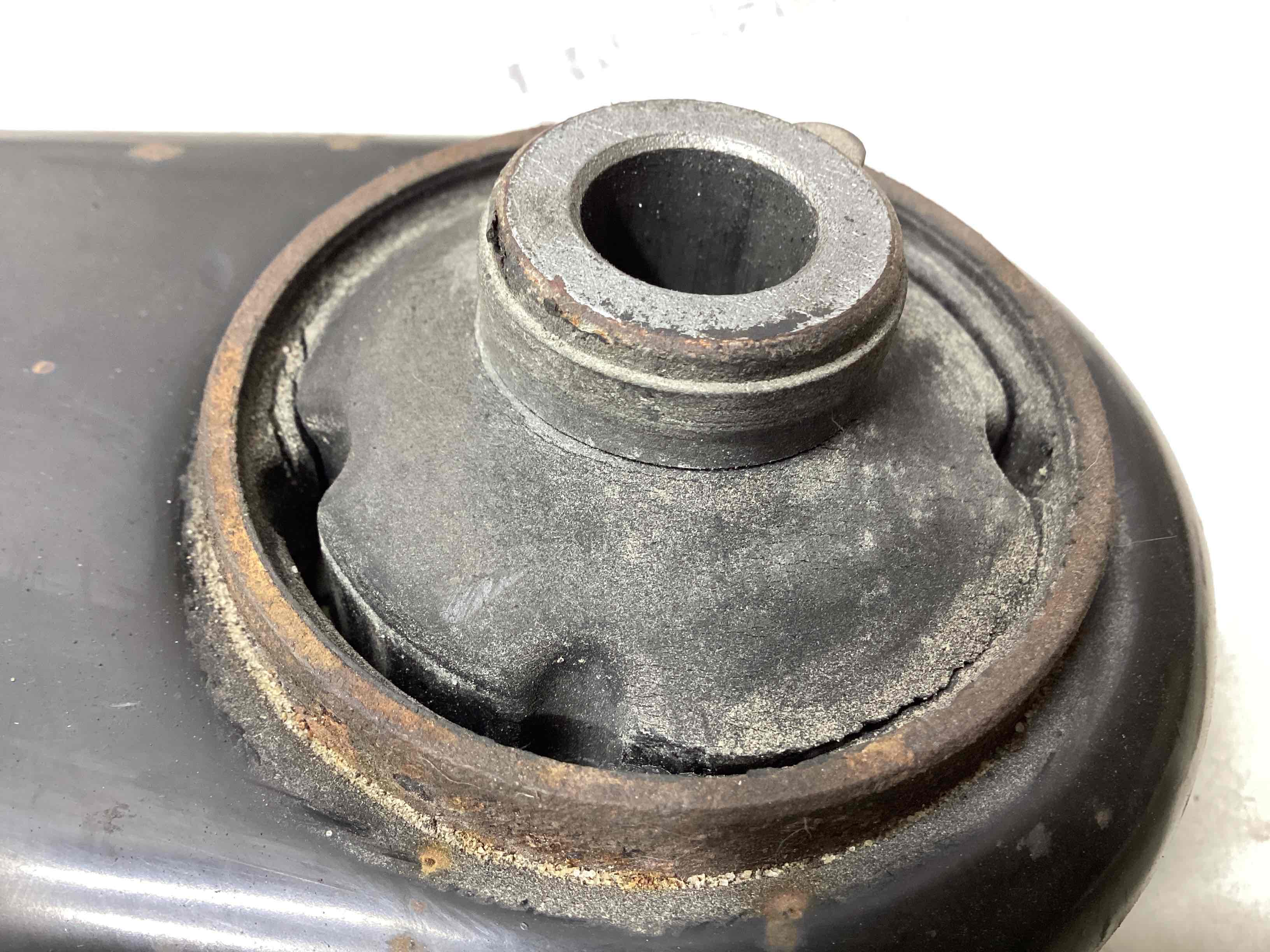 Важіль передній лівий