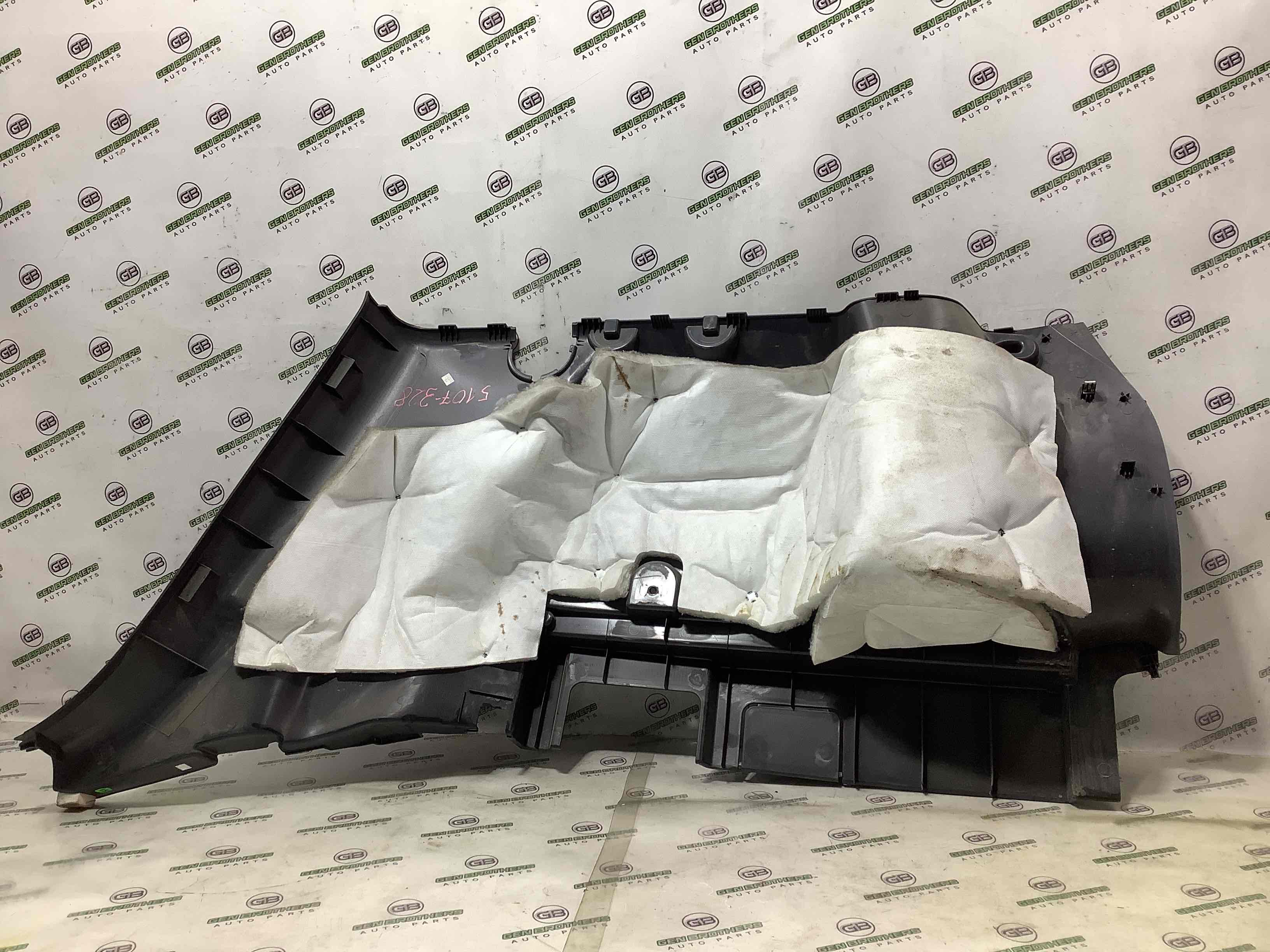 Елементи оздоблення багажника