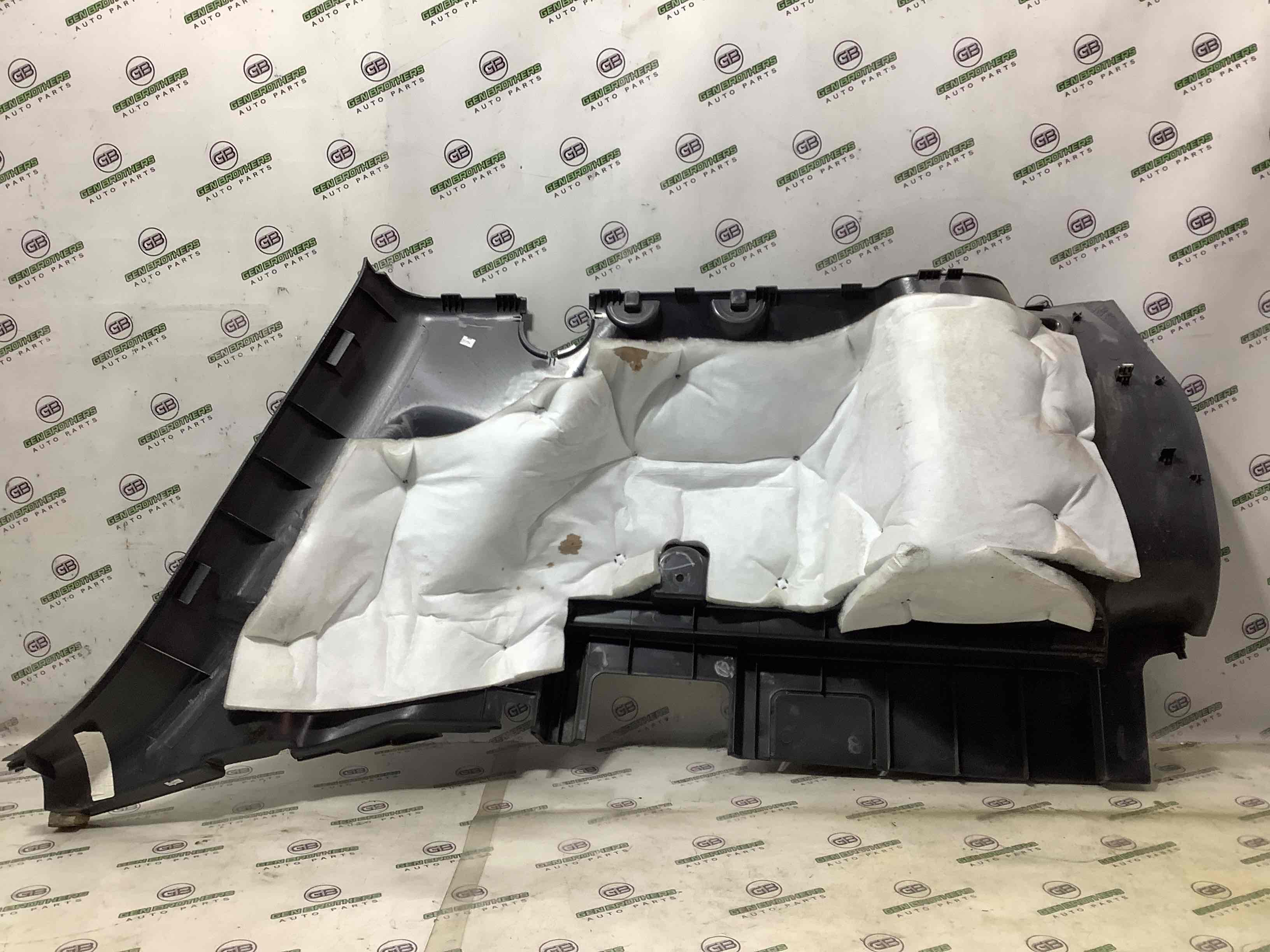 Елементи оздоблення багажника