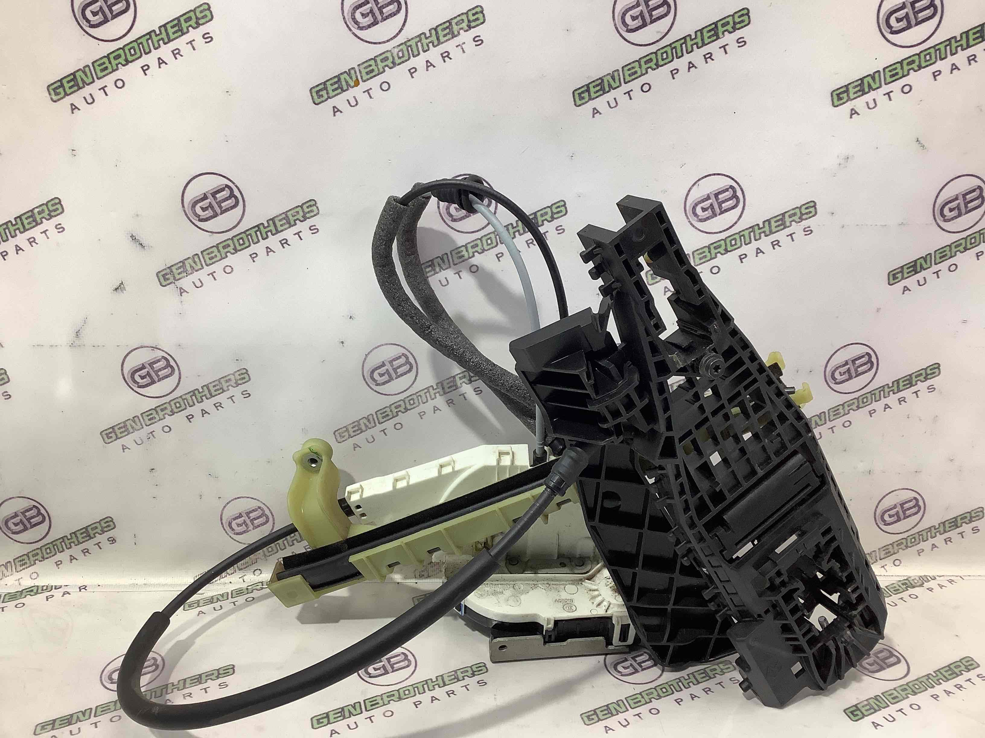 Замок дверей задньої лівої