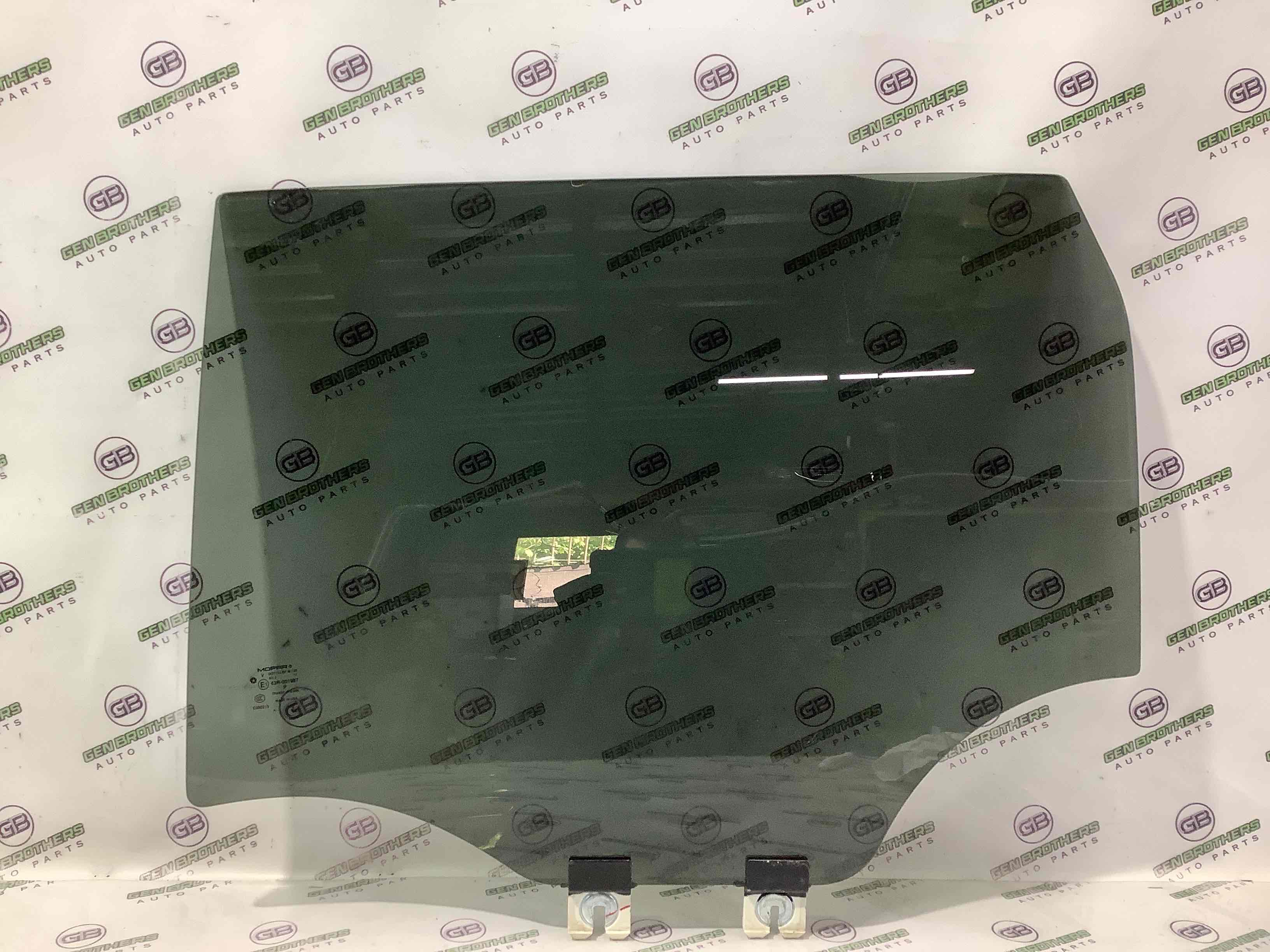 Скло заднє ліве