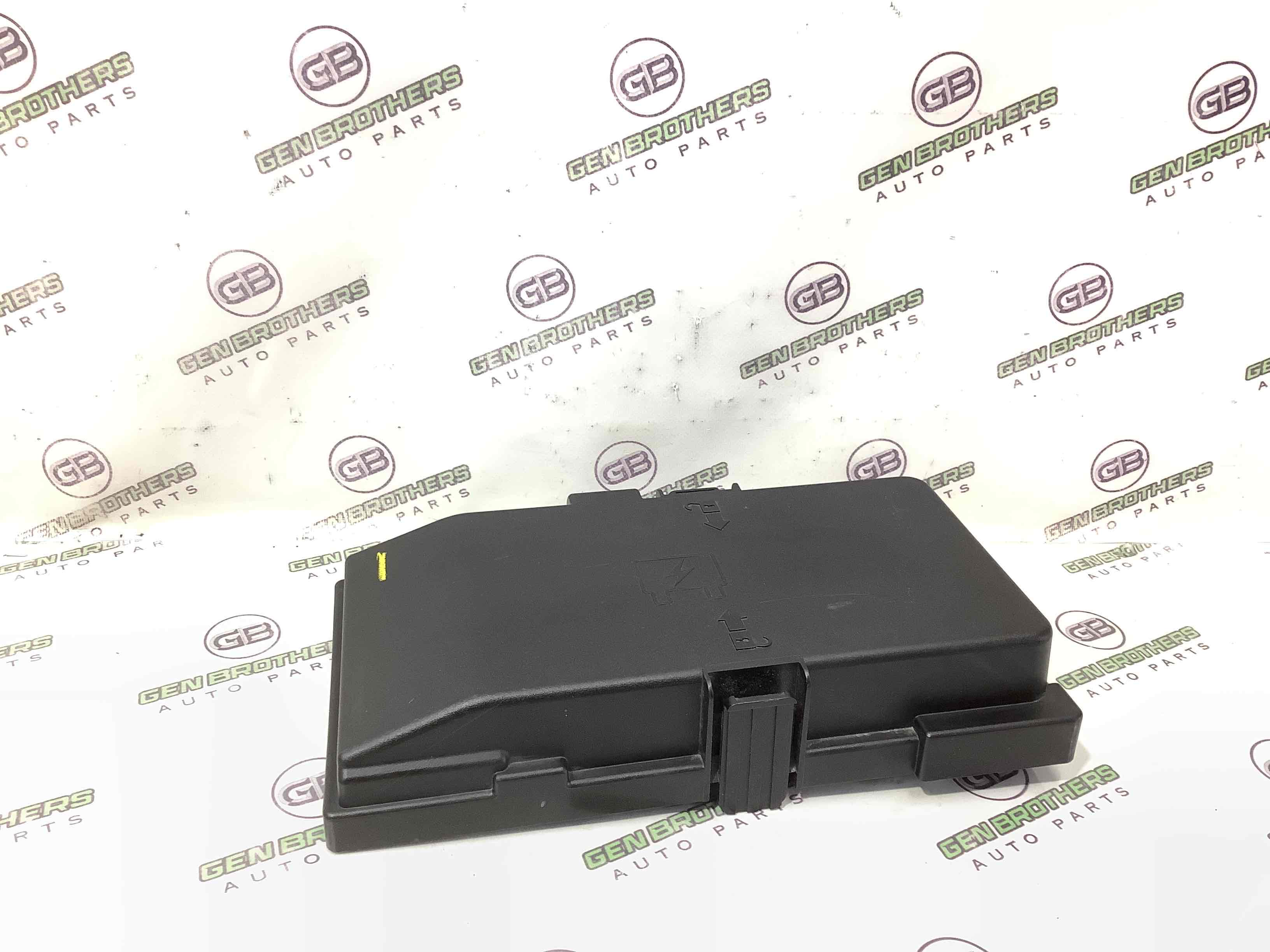 Кришка корпус блоку запобіжників