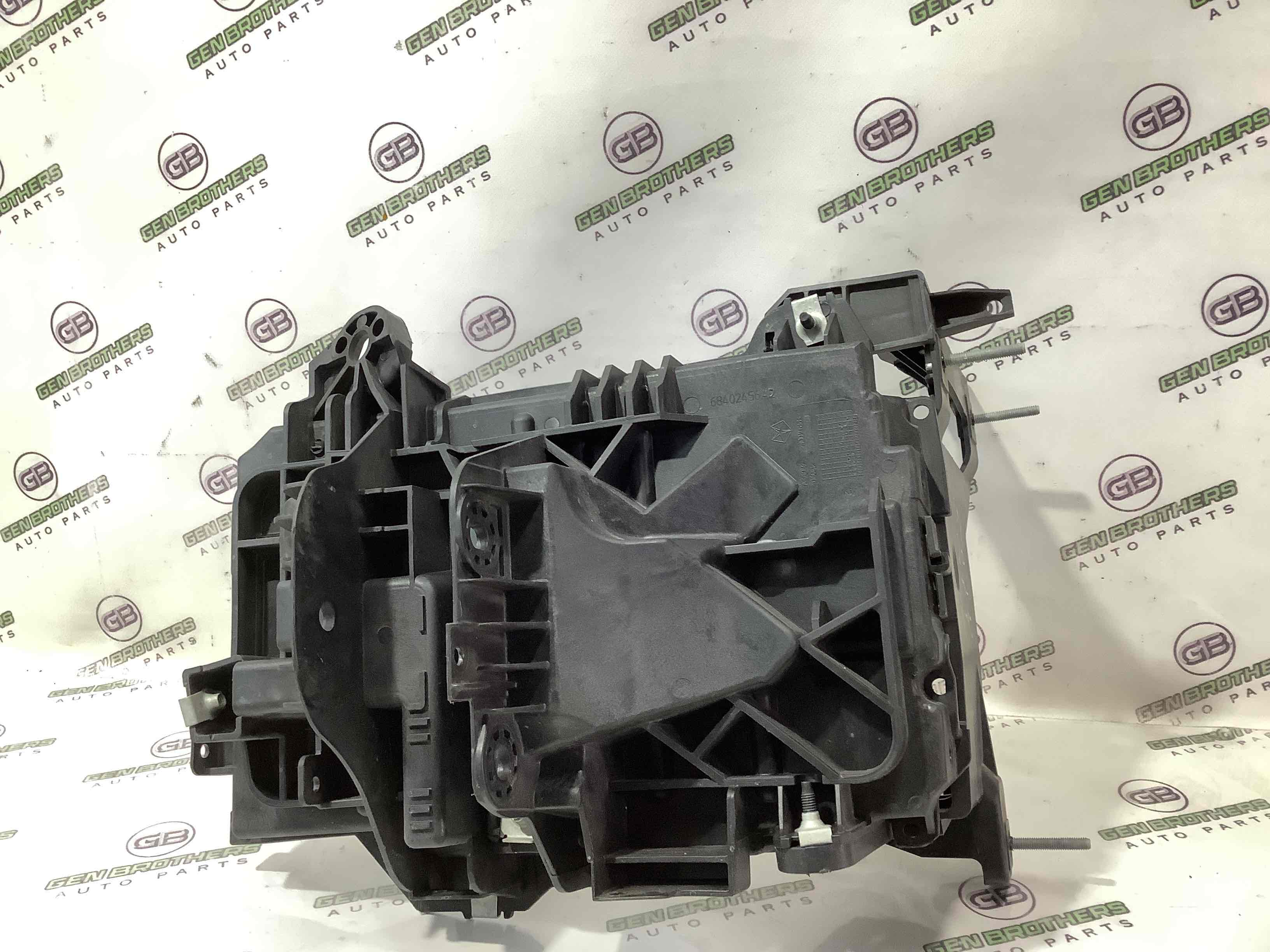 Полиця акумулятора, кришка, кріплення майданчик АКБ