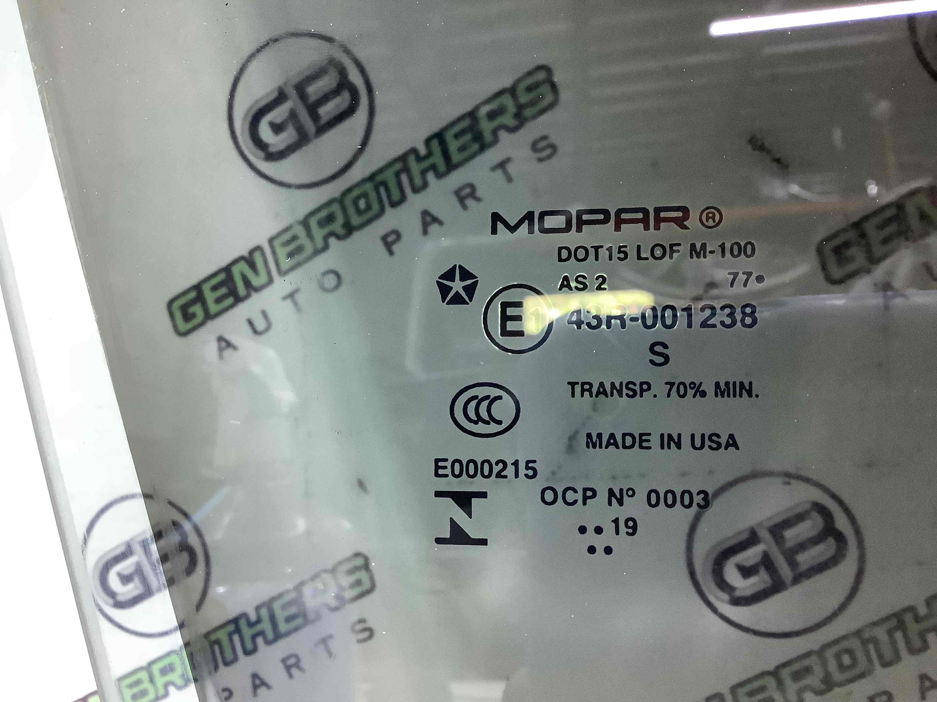 Скло переднє праве