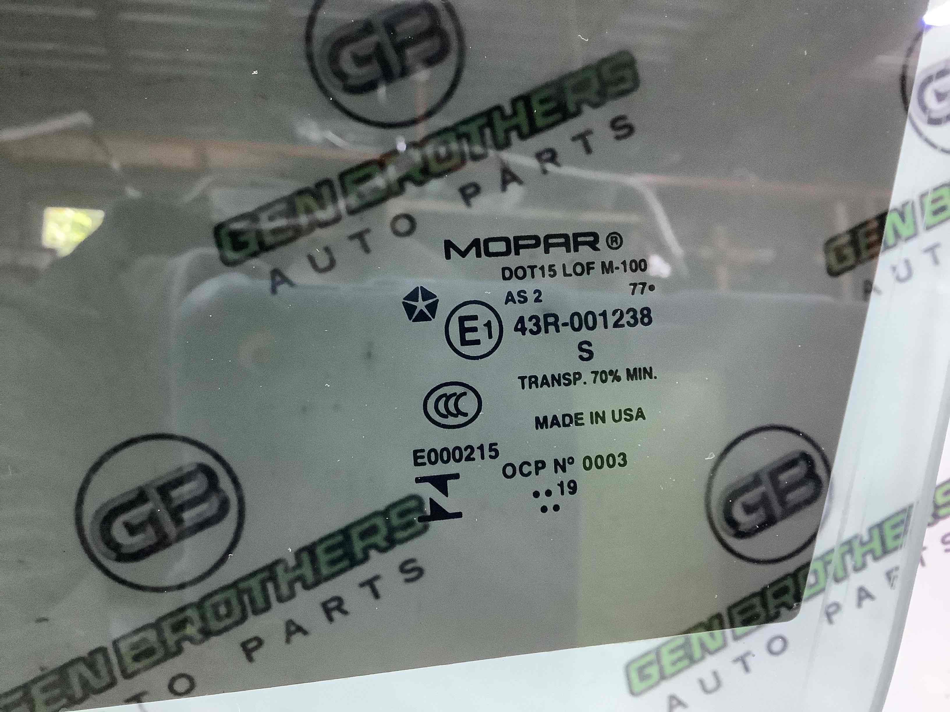 Скло переднє ліве