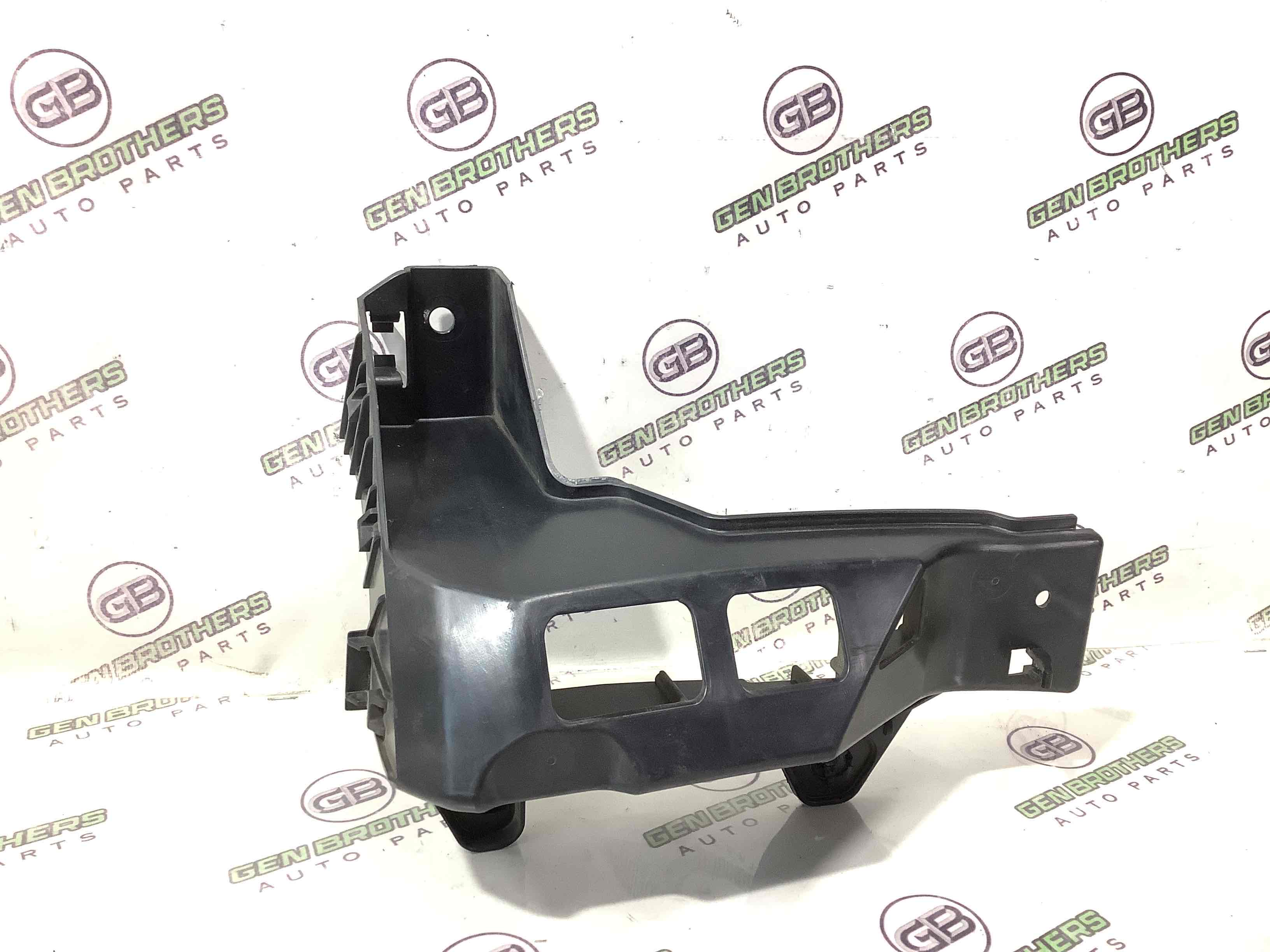 Кріплення заднього бампера праве