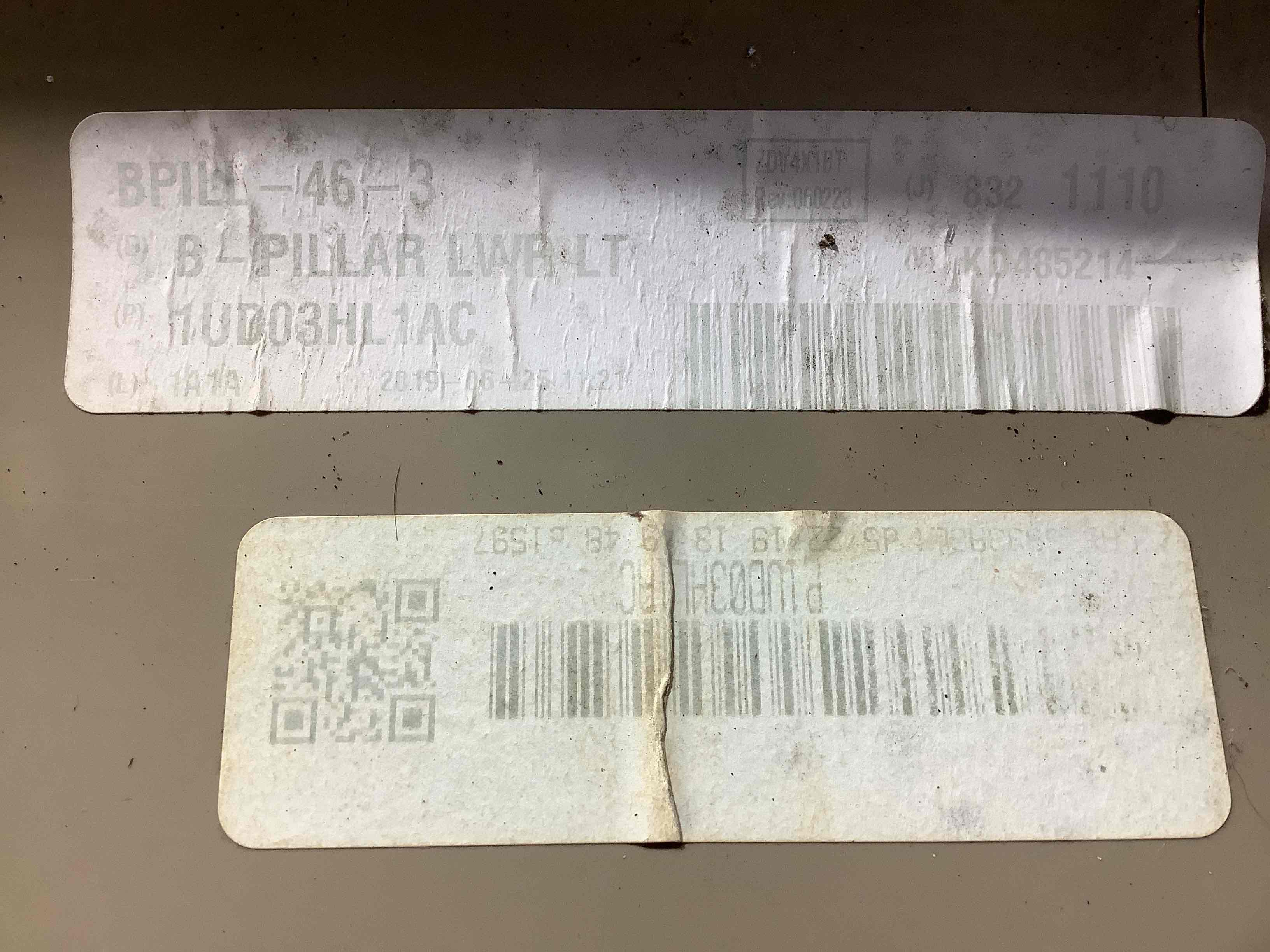 Обшивка центральної стійки ліва