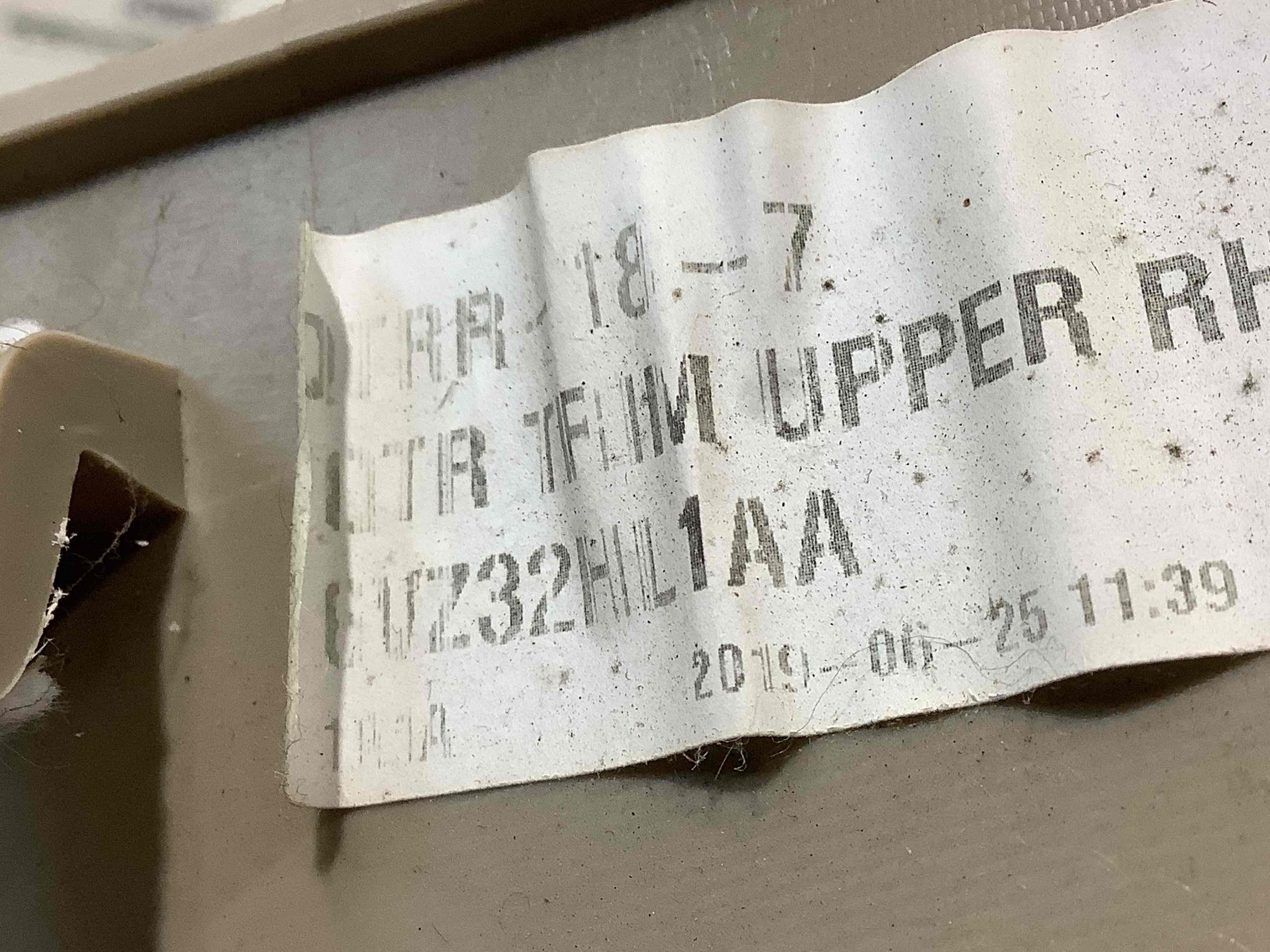 Обшивка задньої стійки права