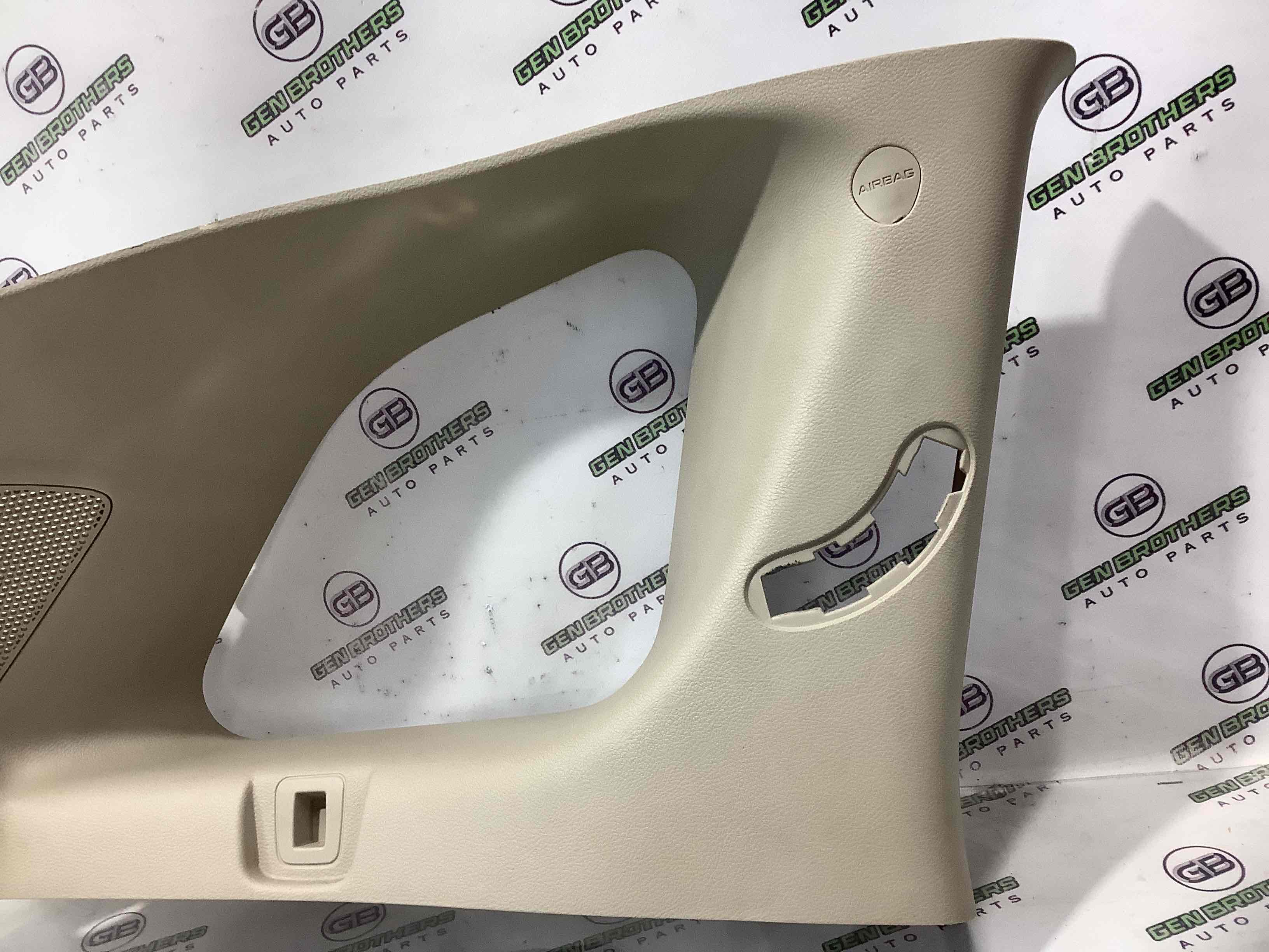 Обшивка задньої стійки ліва