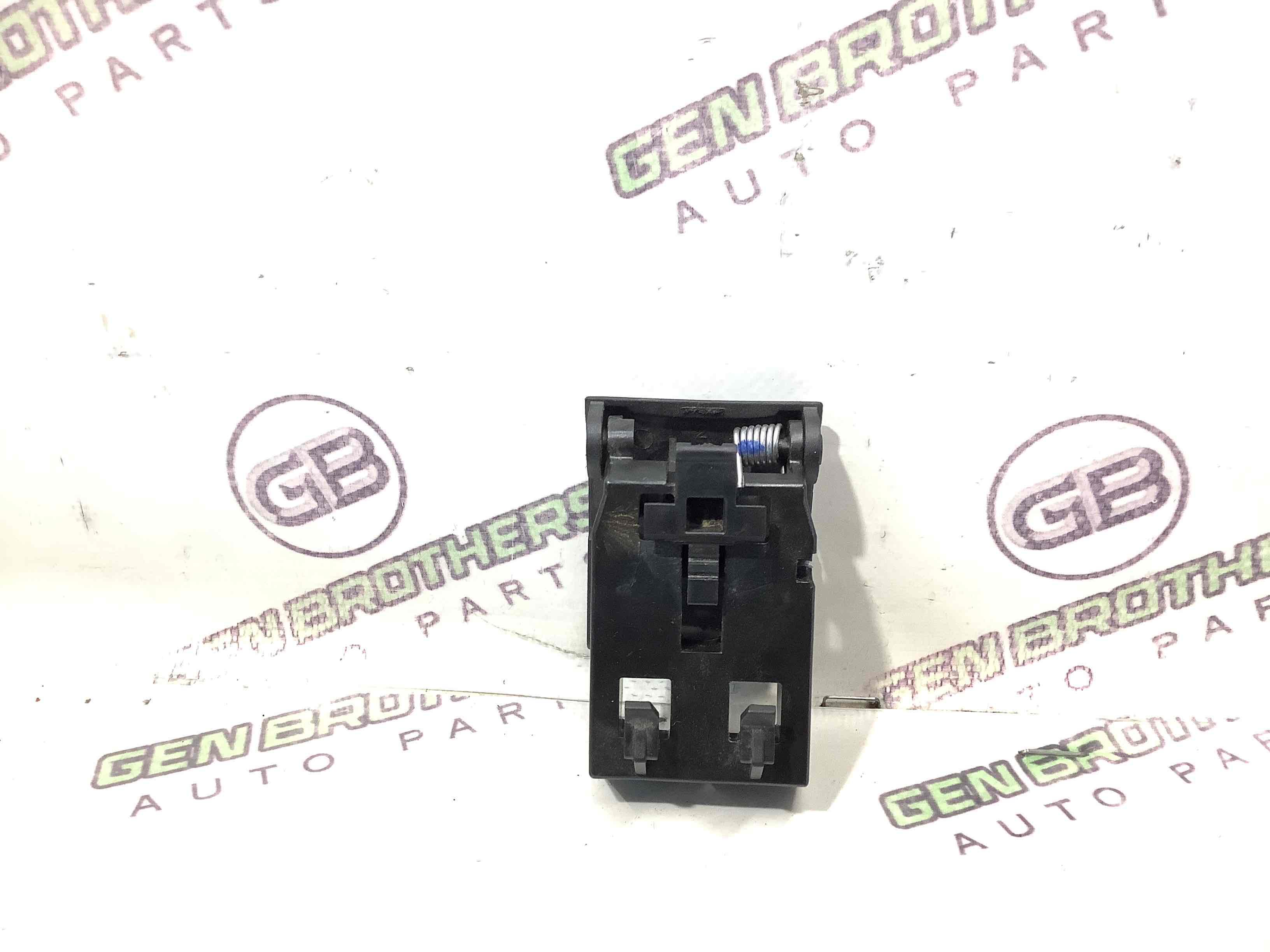 Ручка відкривання капота