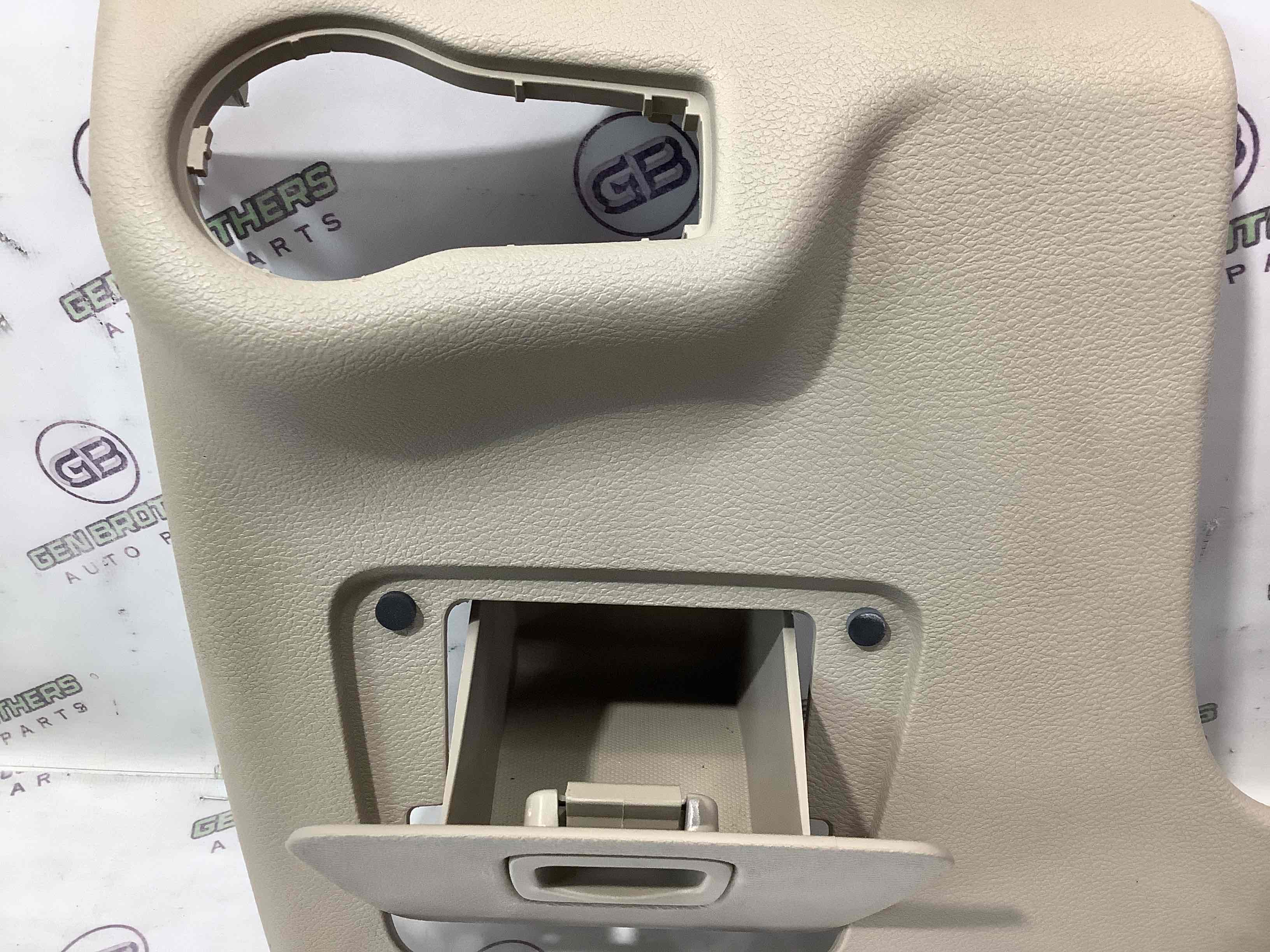 Обшивка панелі приладів торпедо