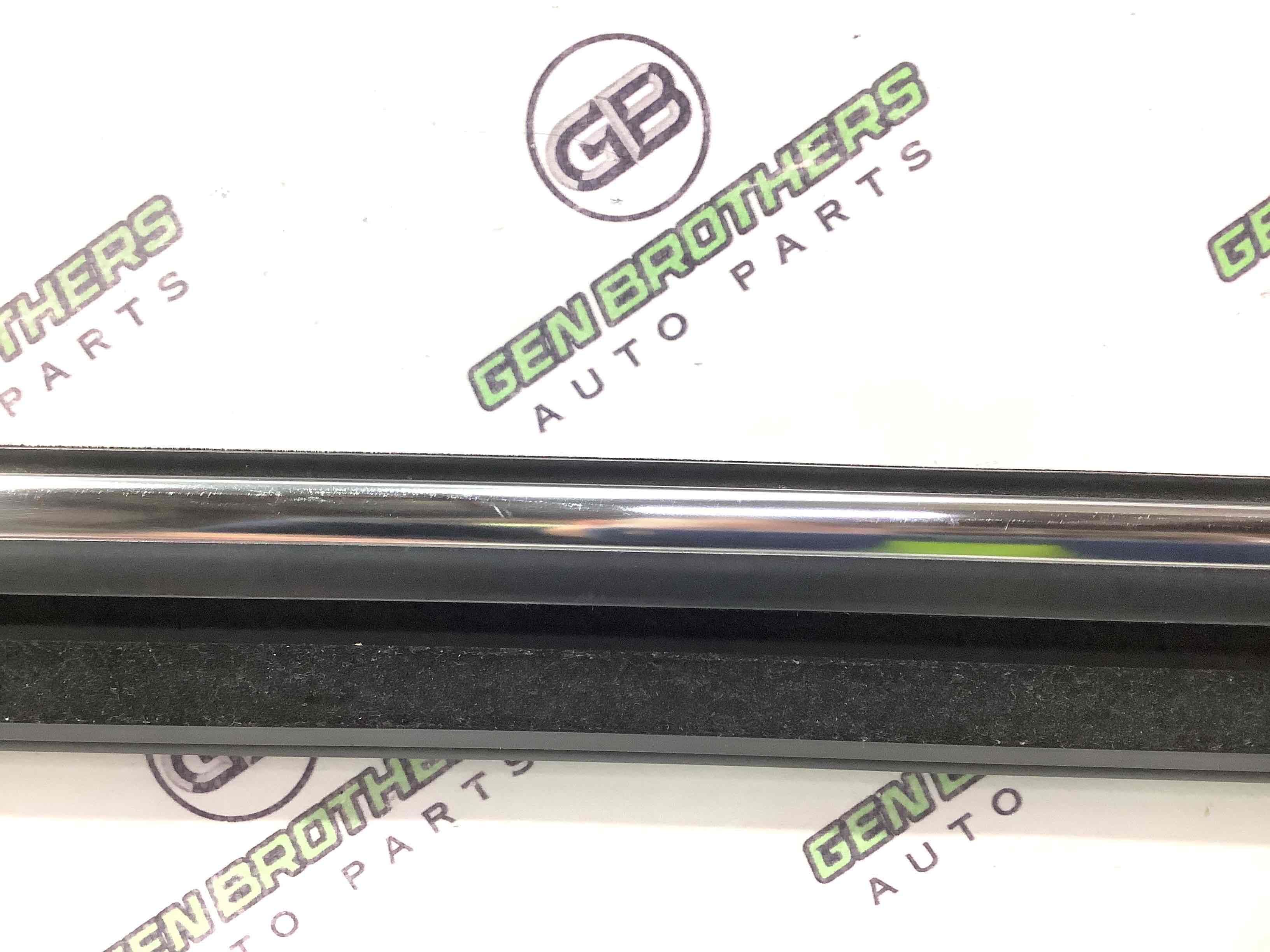 Молдинг двері задньої лівої