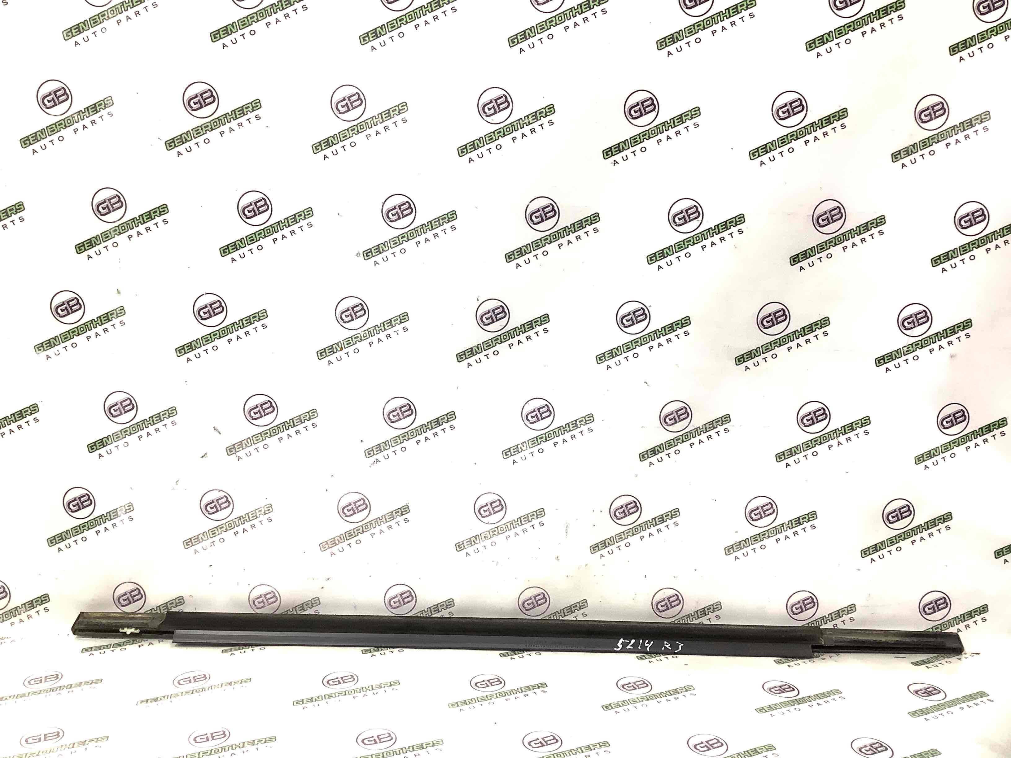 Молдинг двері задньої правої