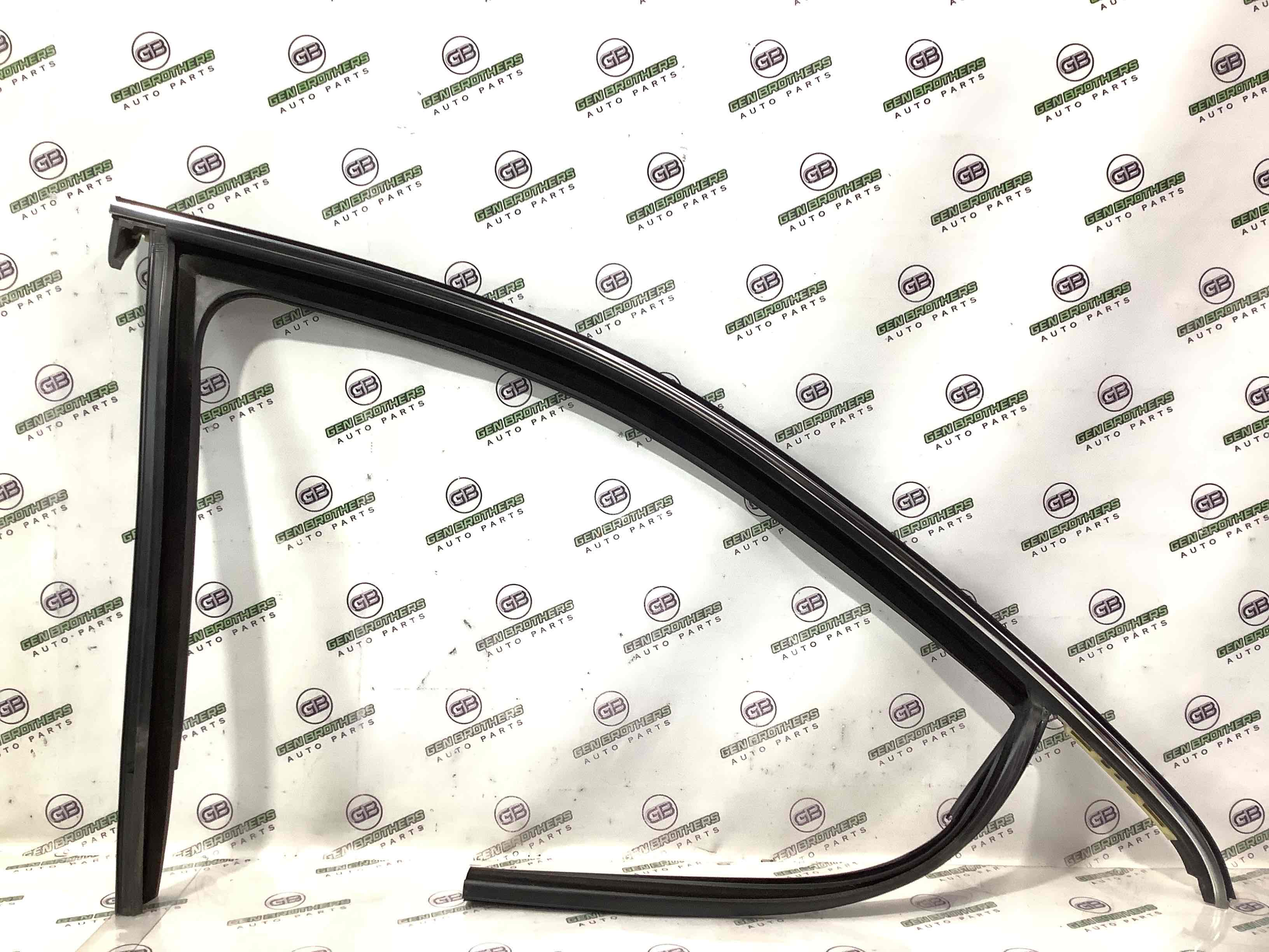 Молдинг двері передньої правої