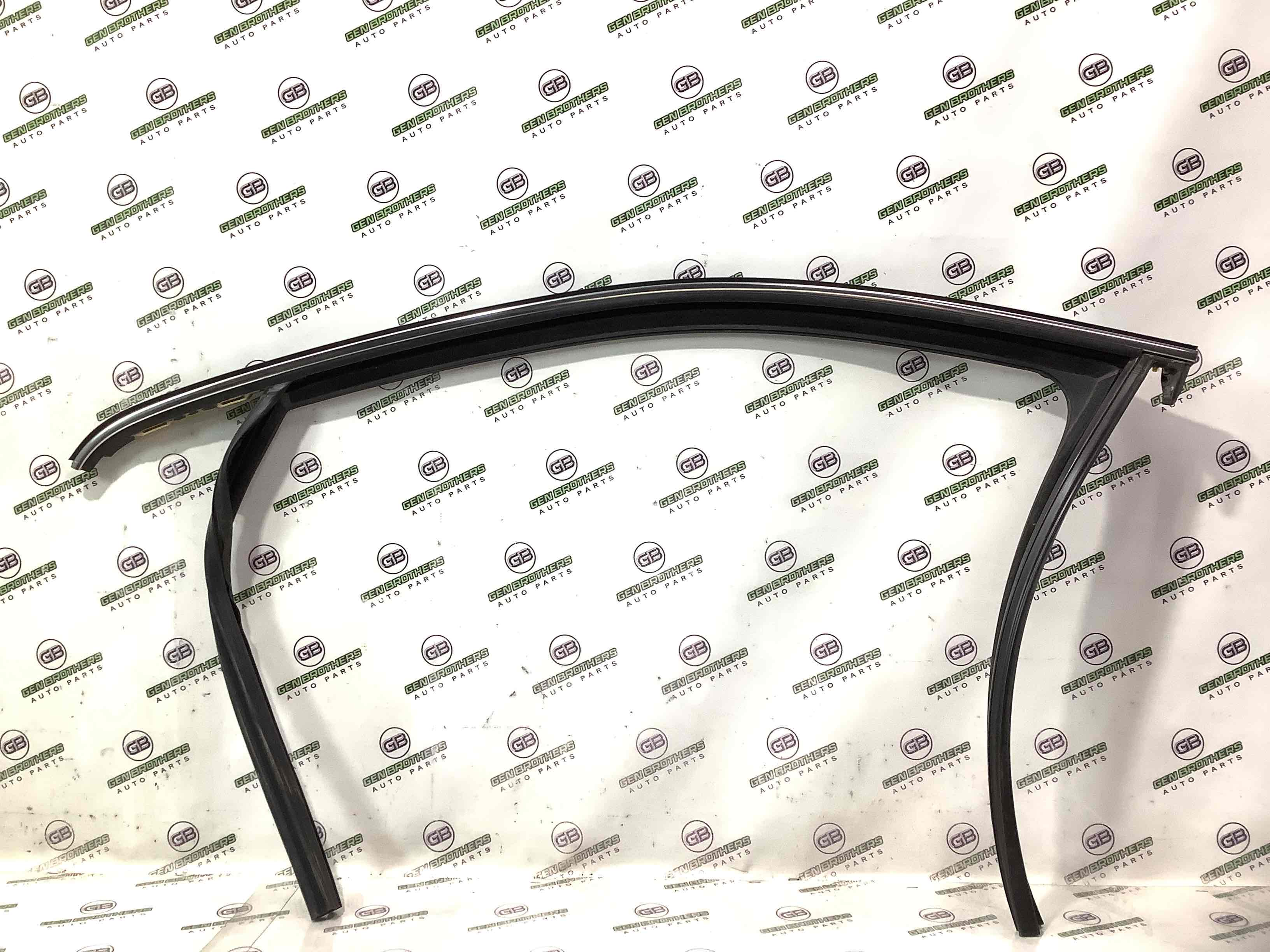 Молдинг двері передньої лівої