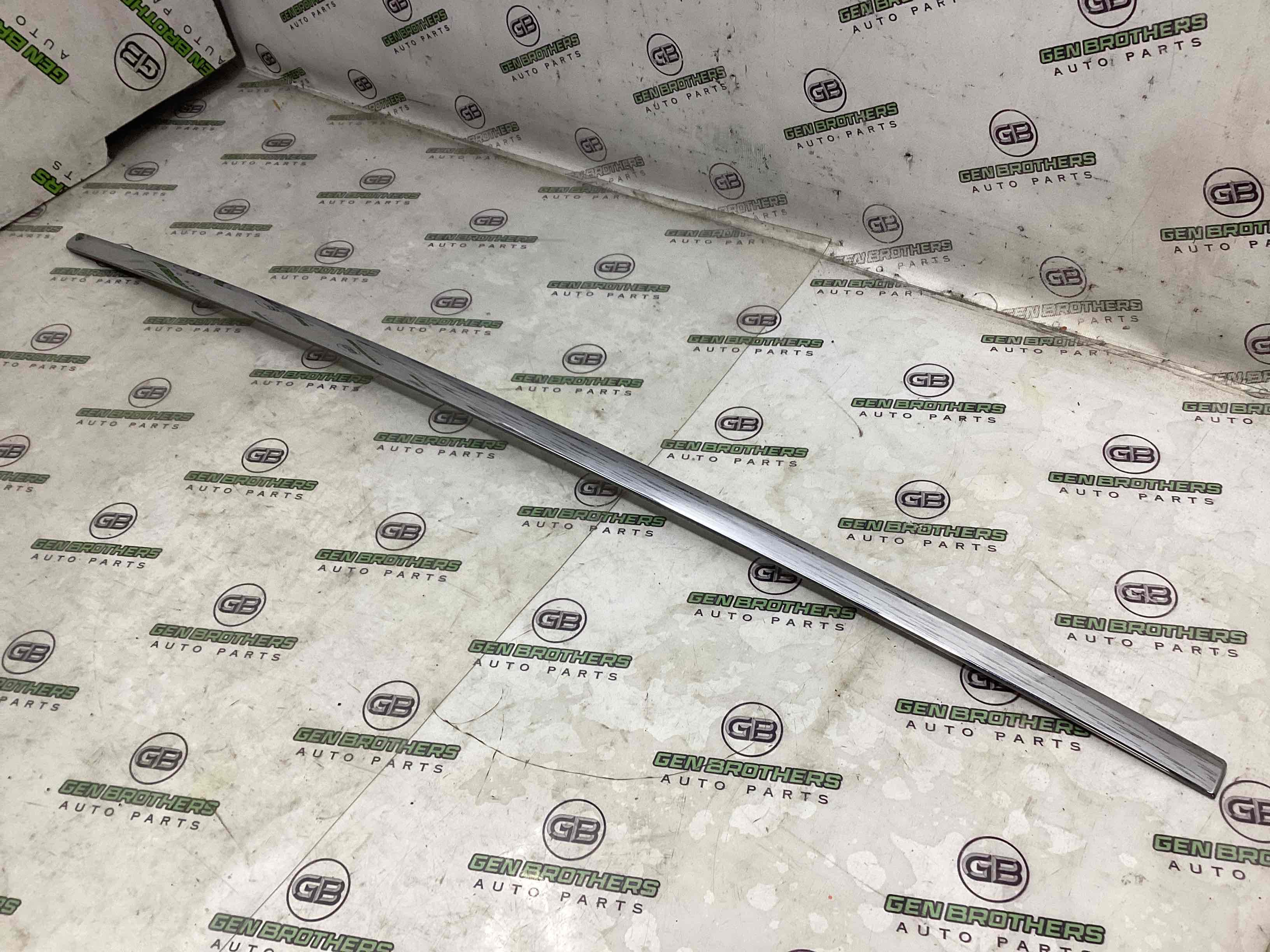 Молдинг двері передньої лівої