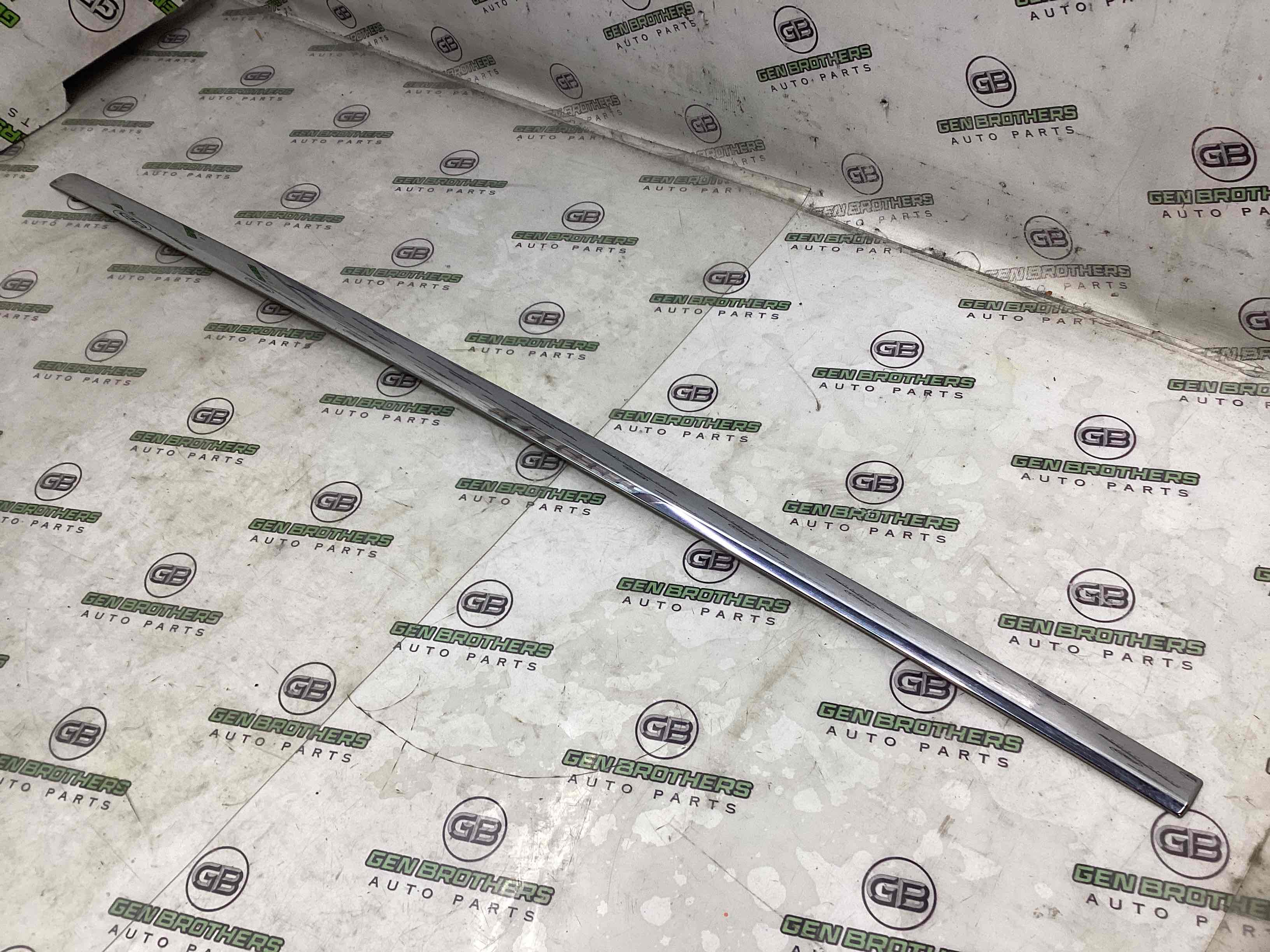 Молдинг двері передньої правої