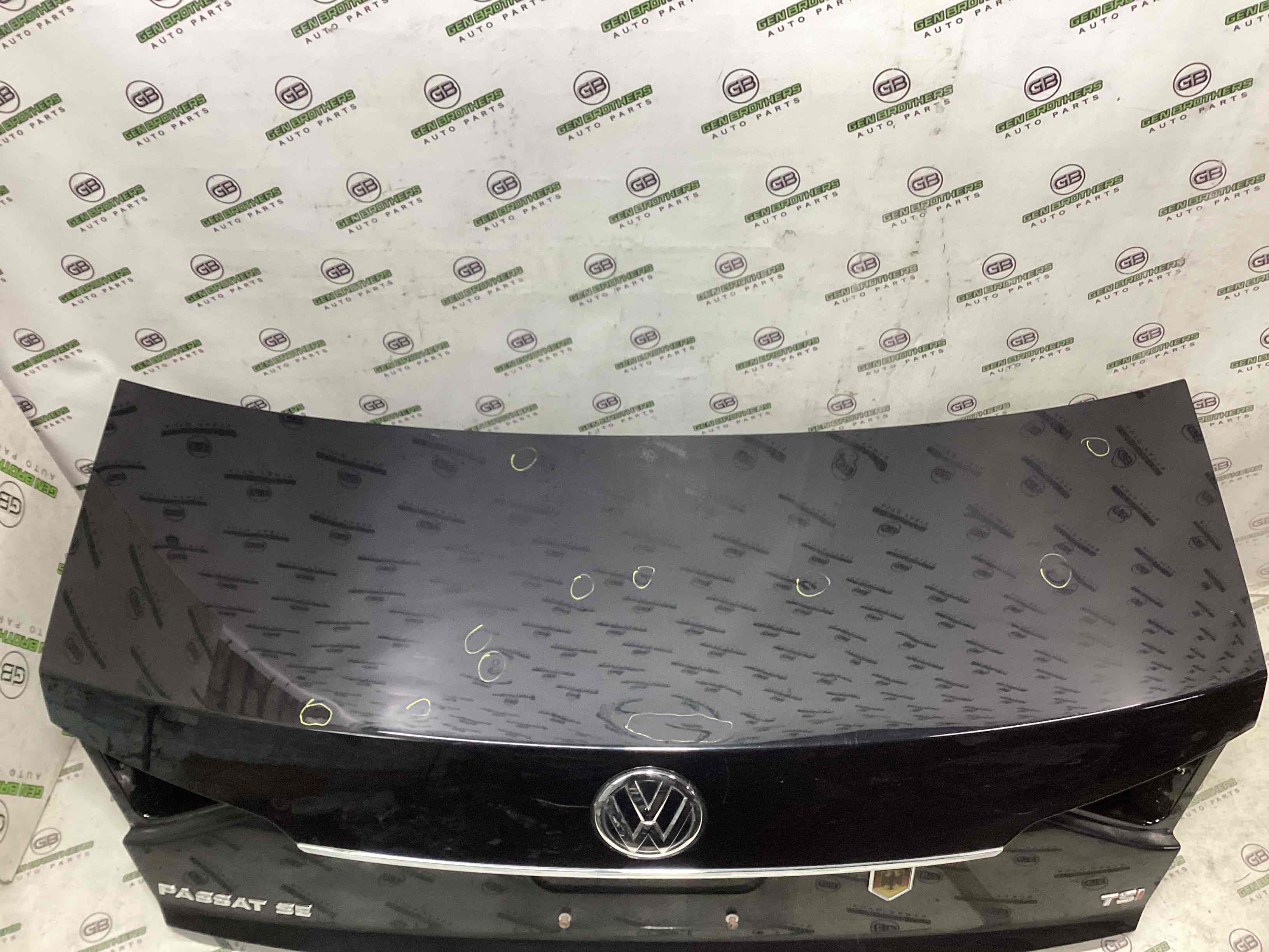 Кришка багажника, двері багажника