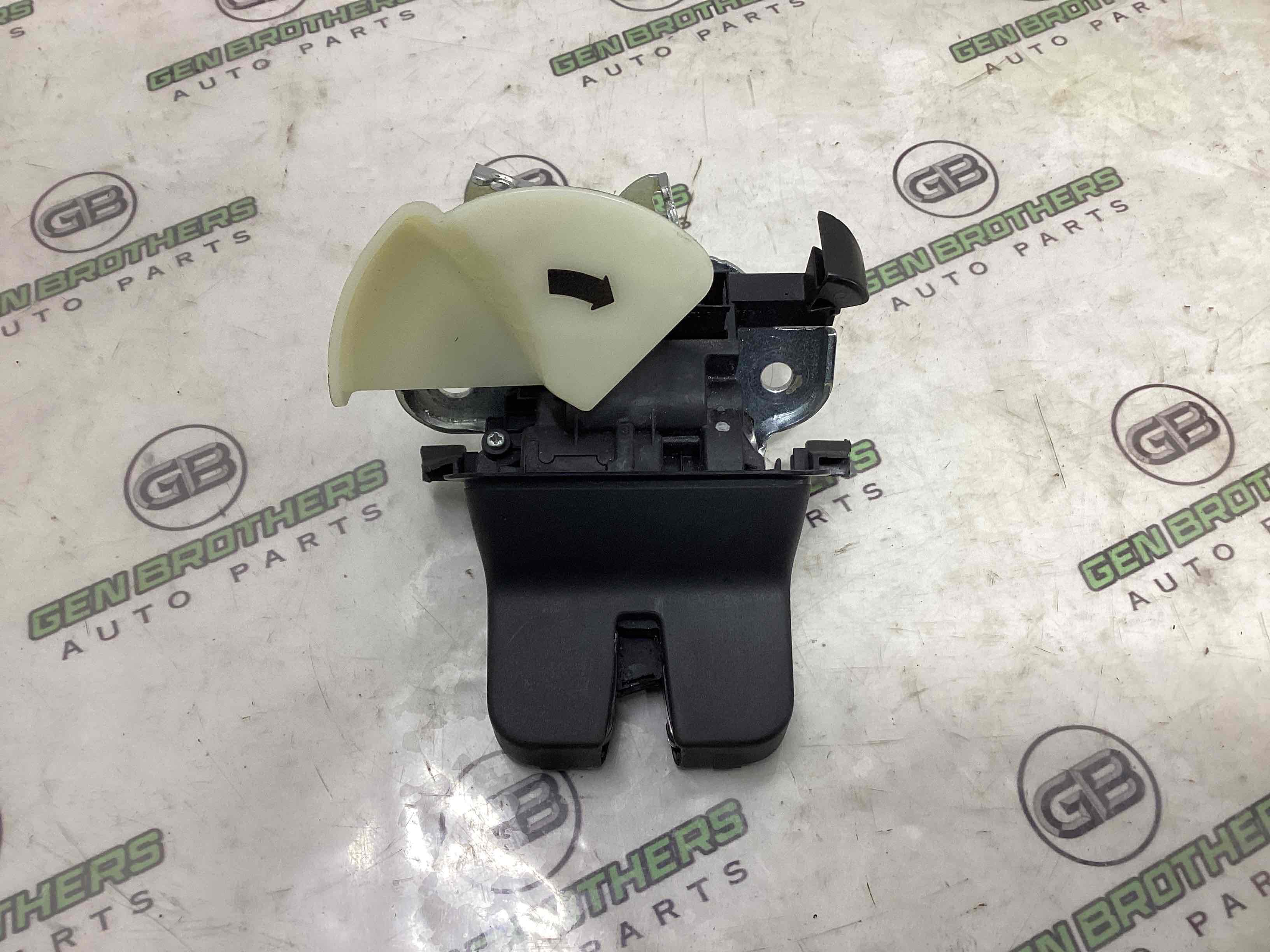 Замок багажника