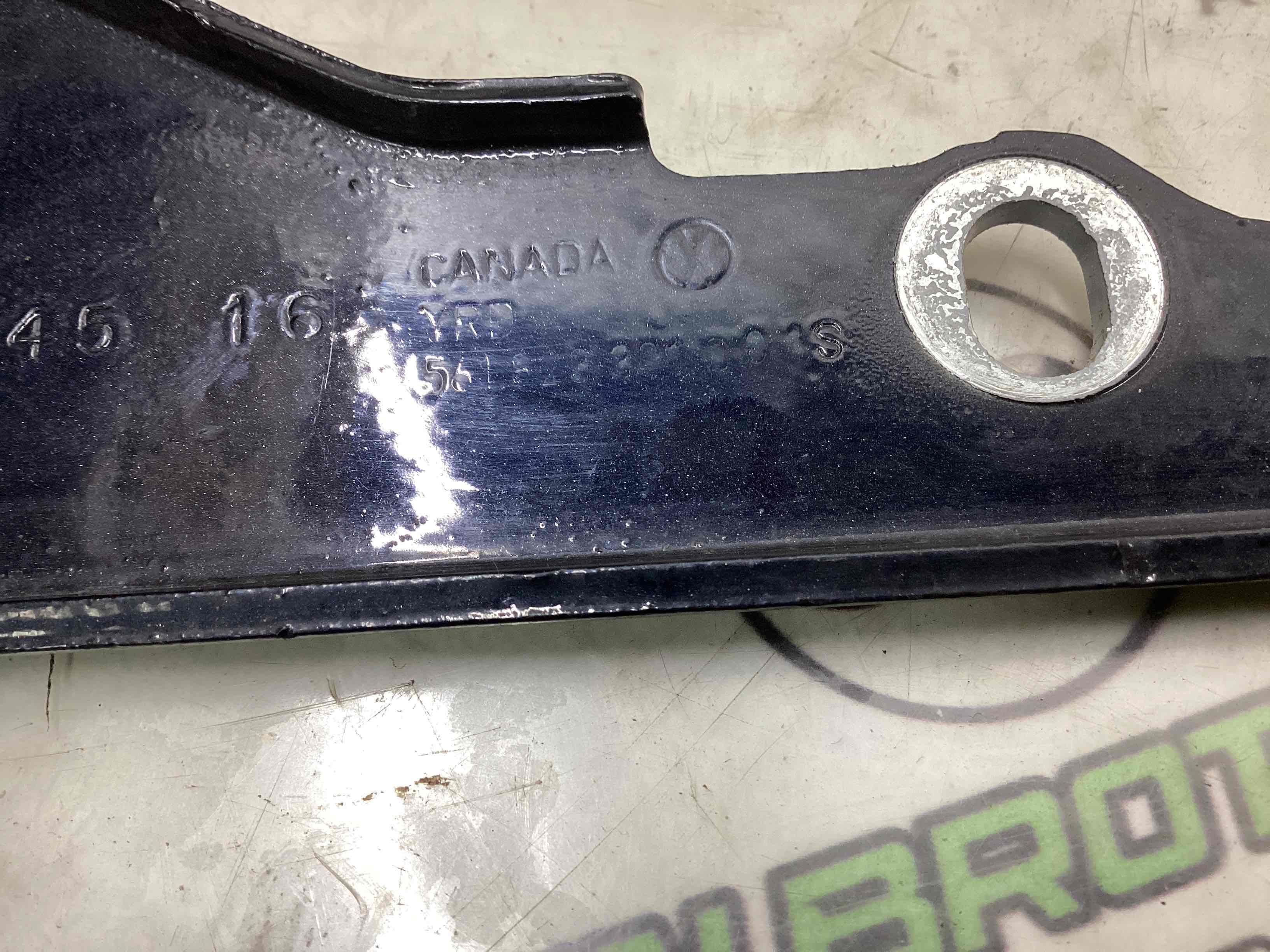 Петля капота, кронштейн капота