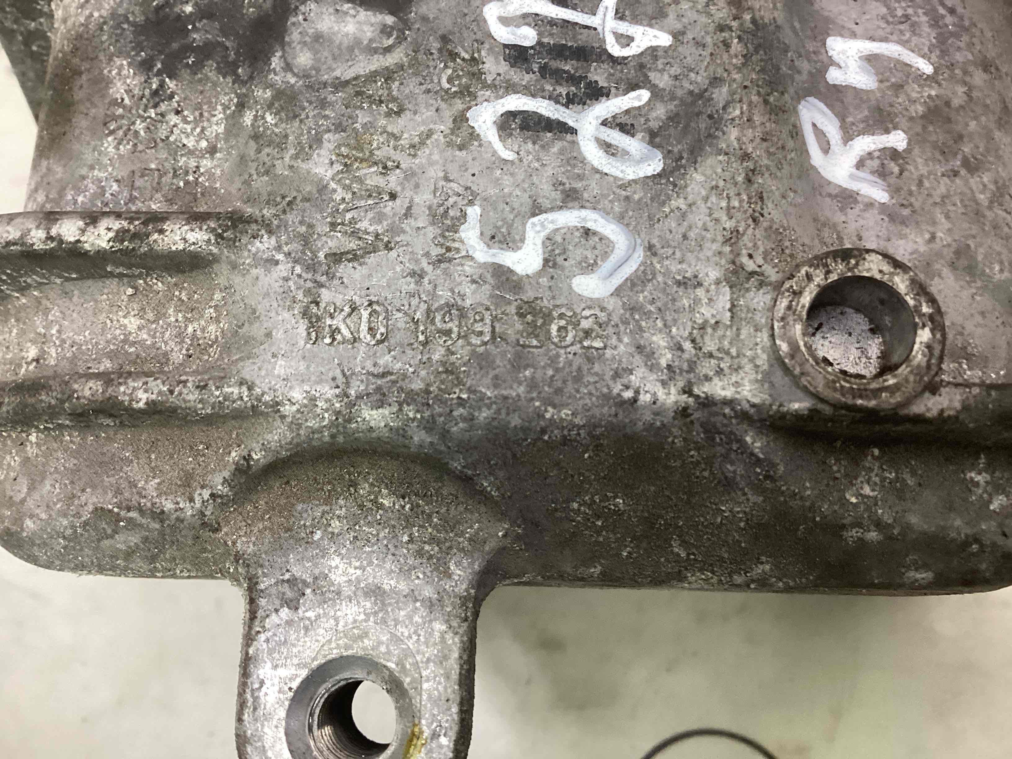 Подушка кріплення двигуна