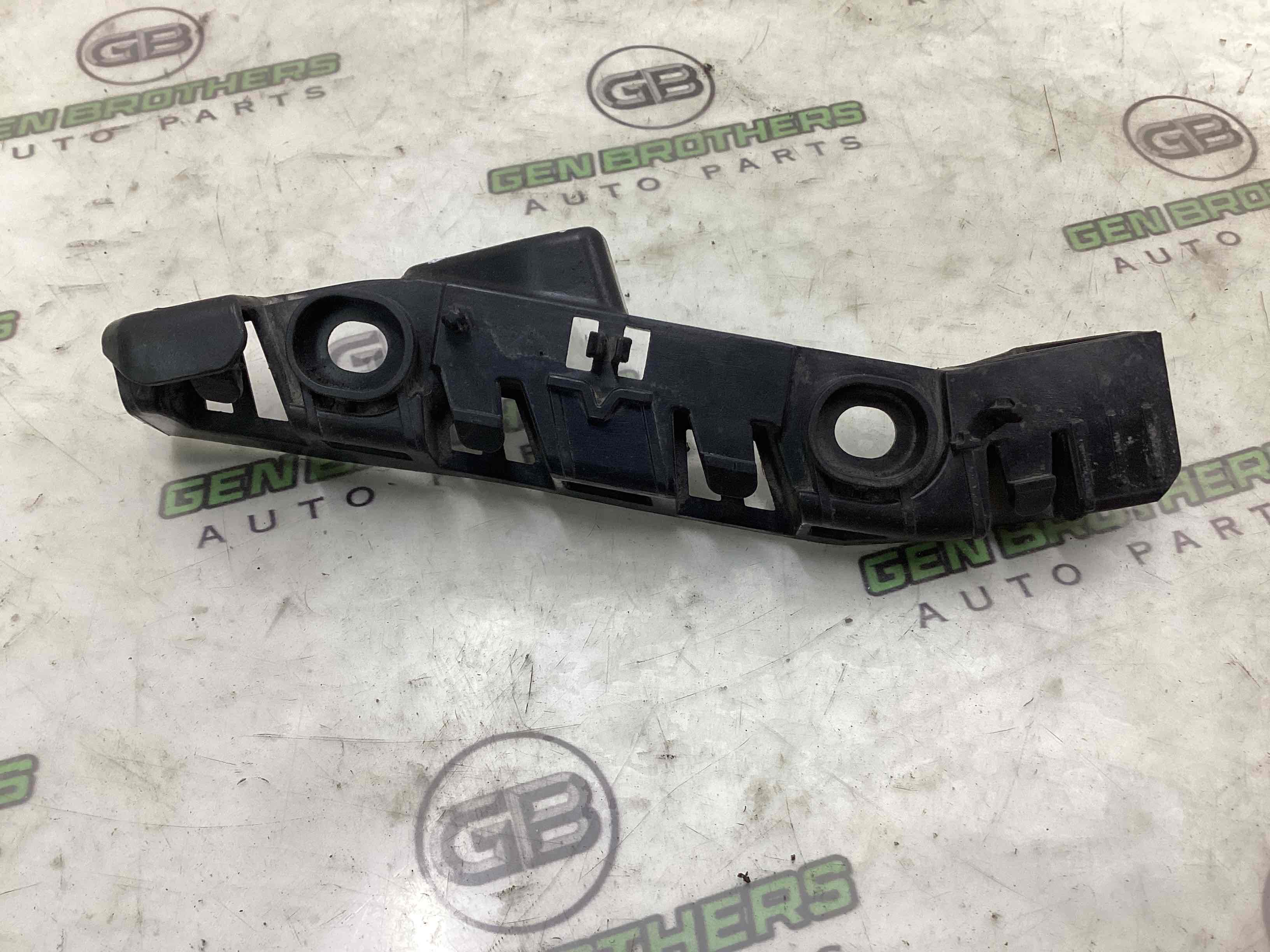 Кріплення переднього бампера ліве