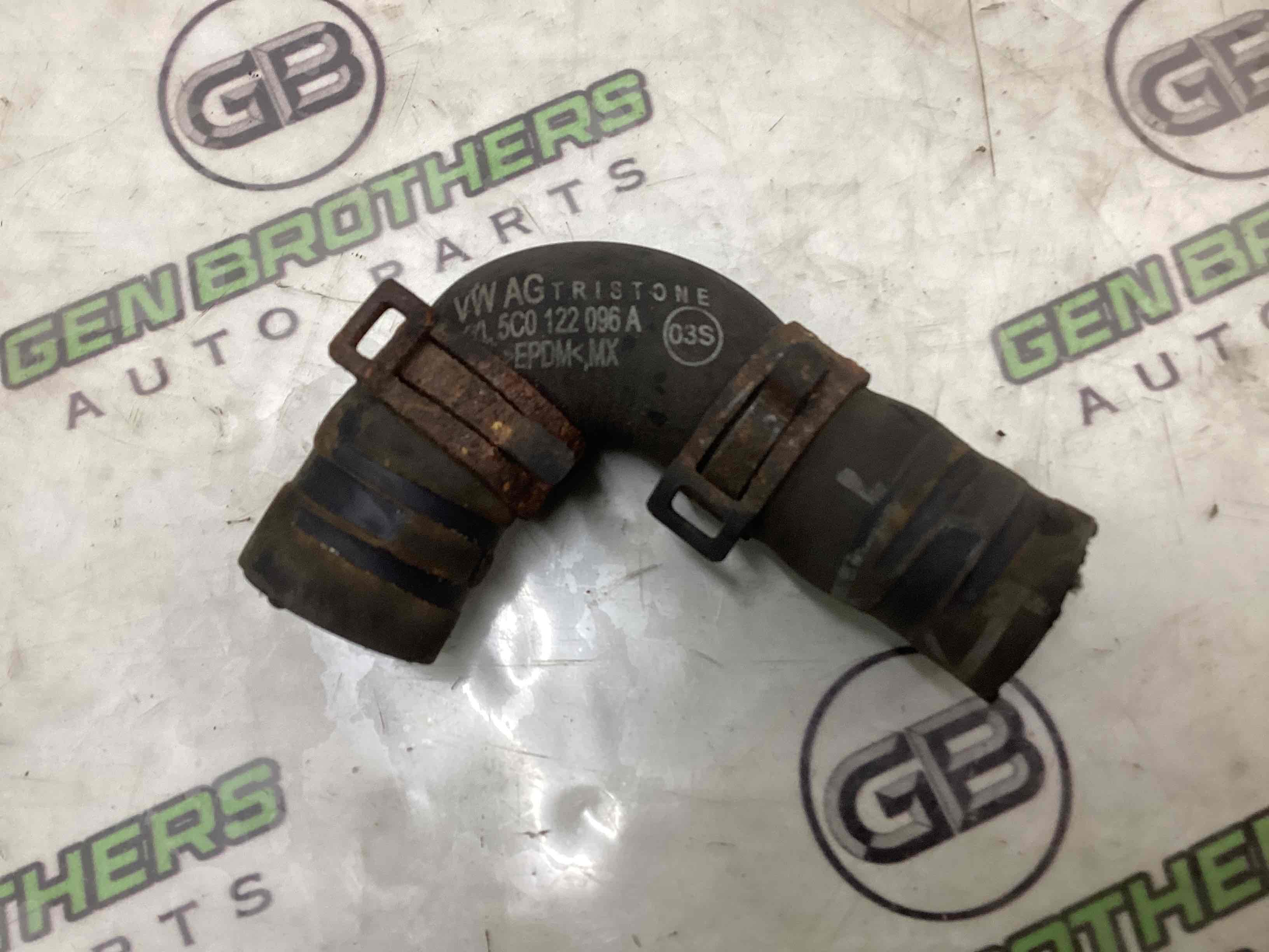 Патрубок трубопровід, шланг