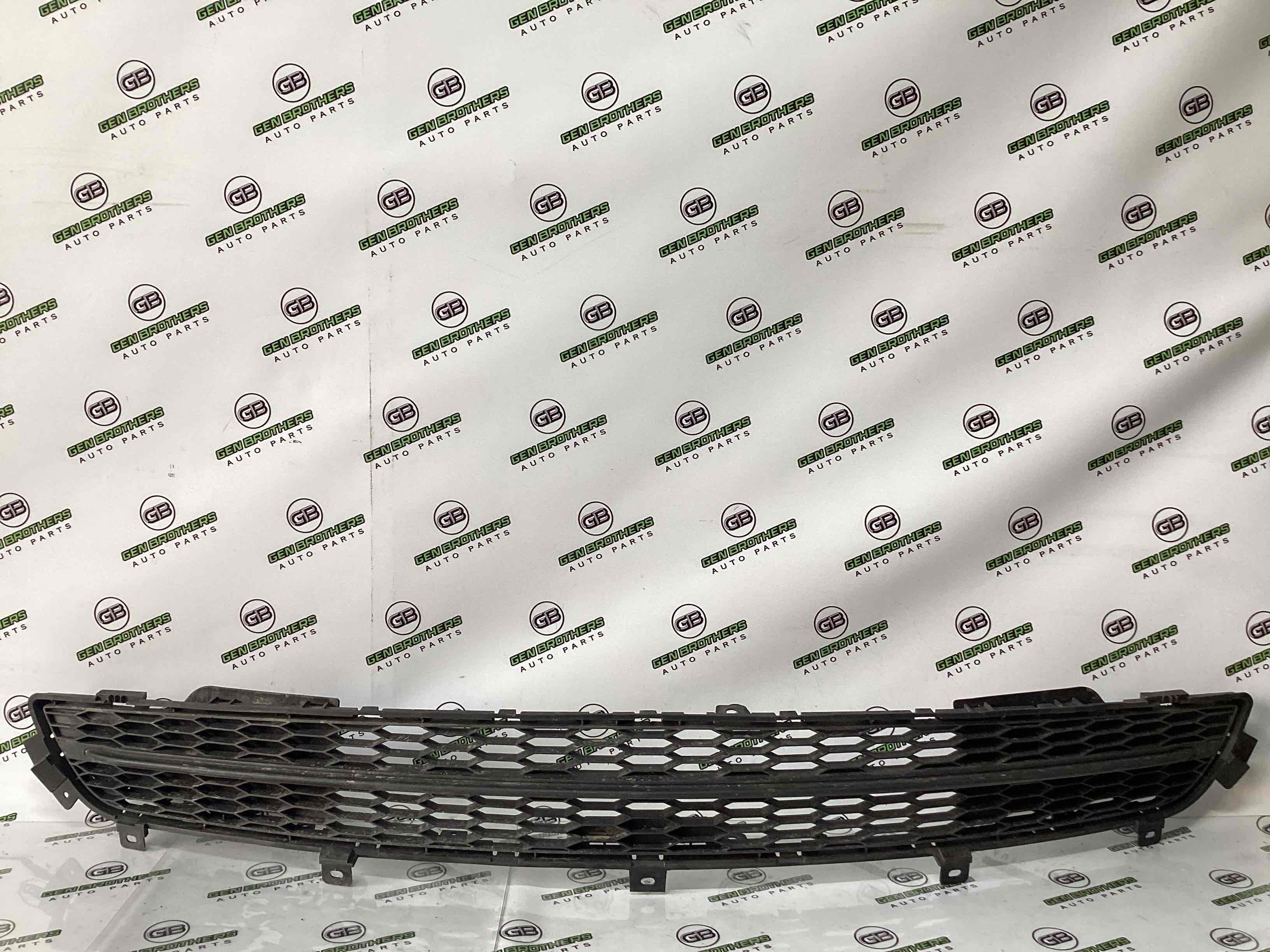 Заглушка, вставка решітка в бампер