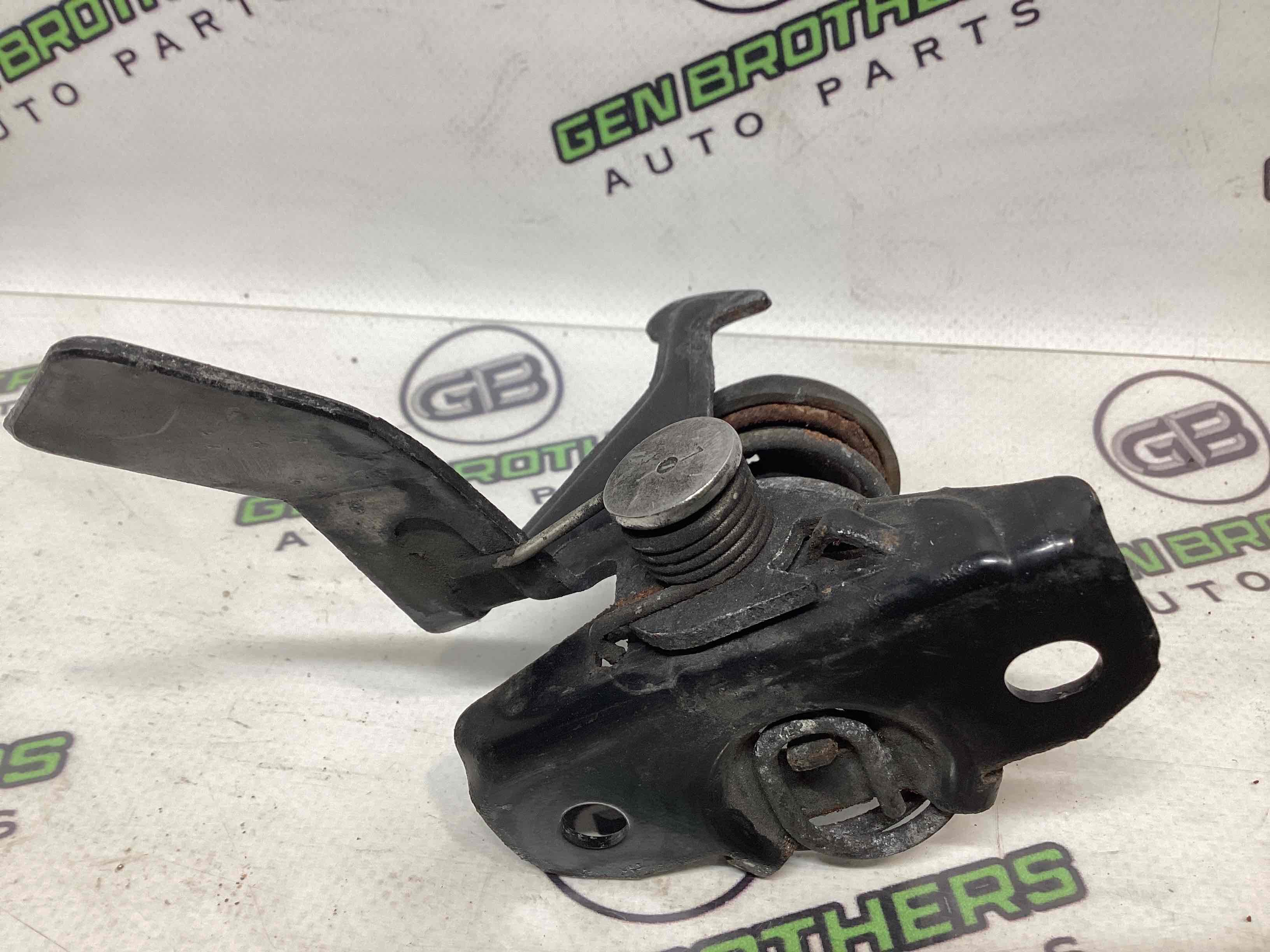 Замок капота, трос капота