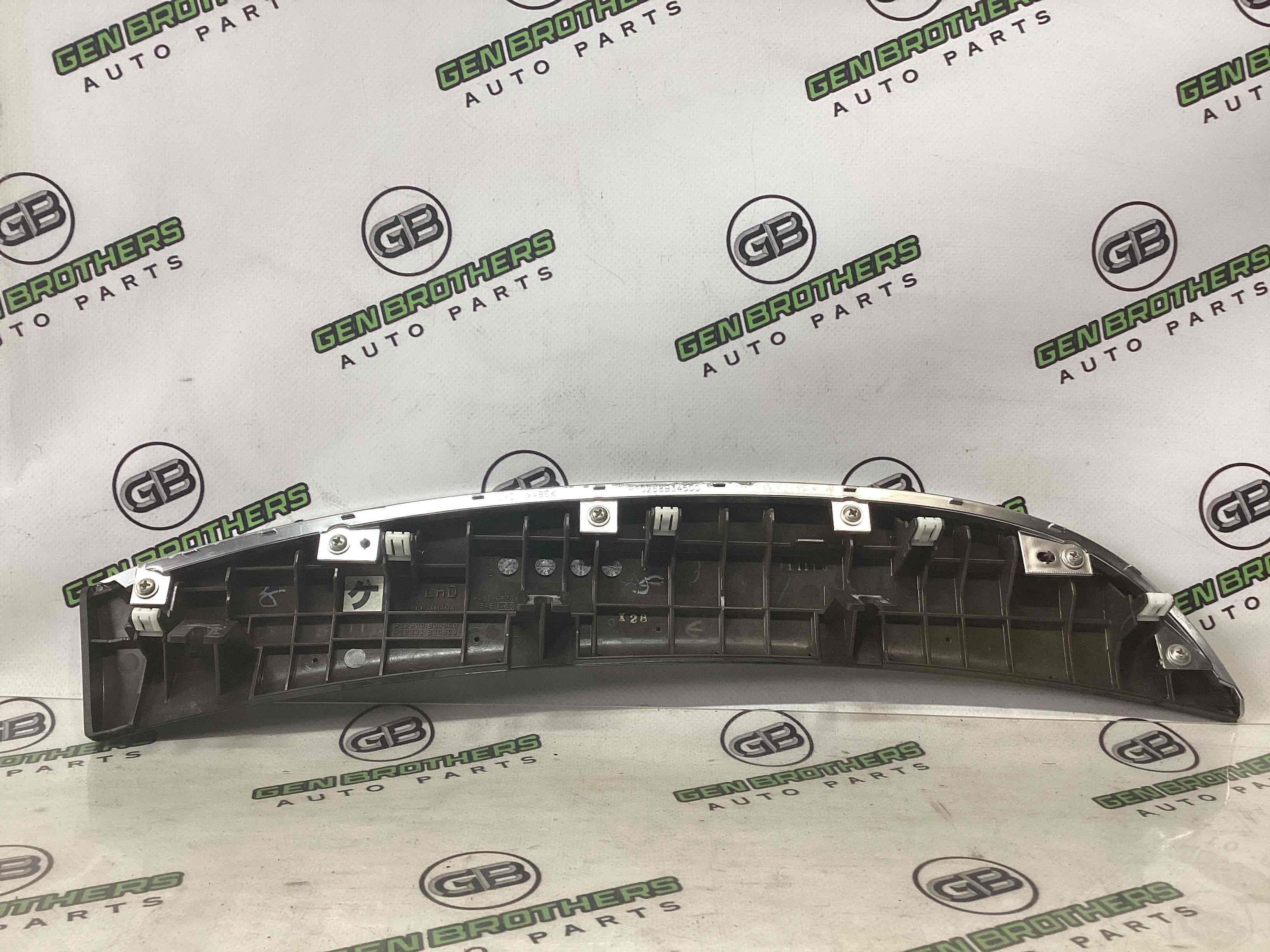 Обшивка панелі приладів торпедо