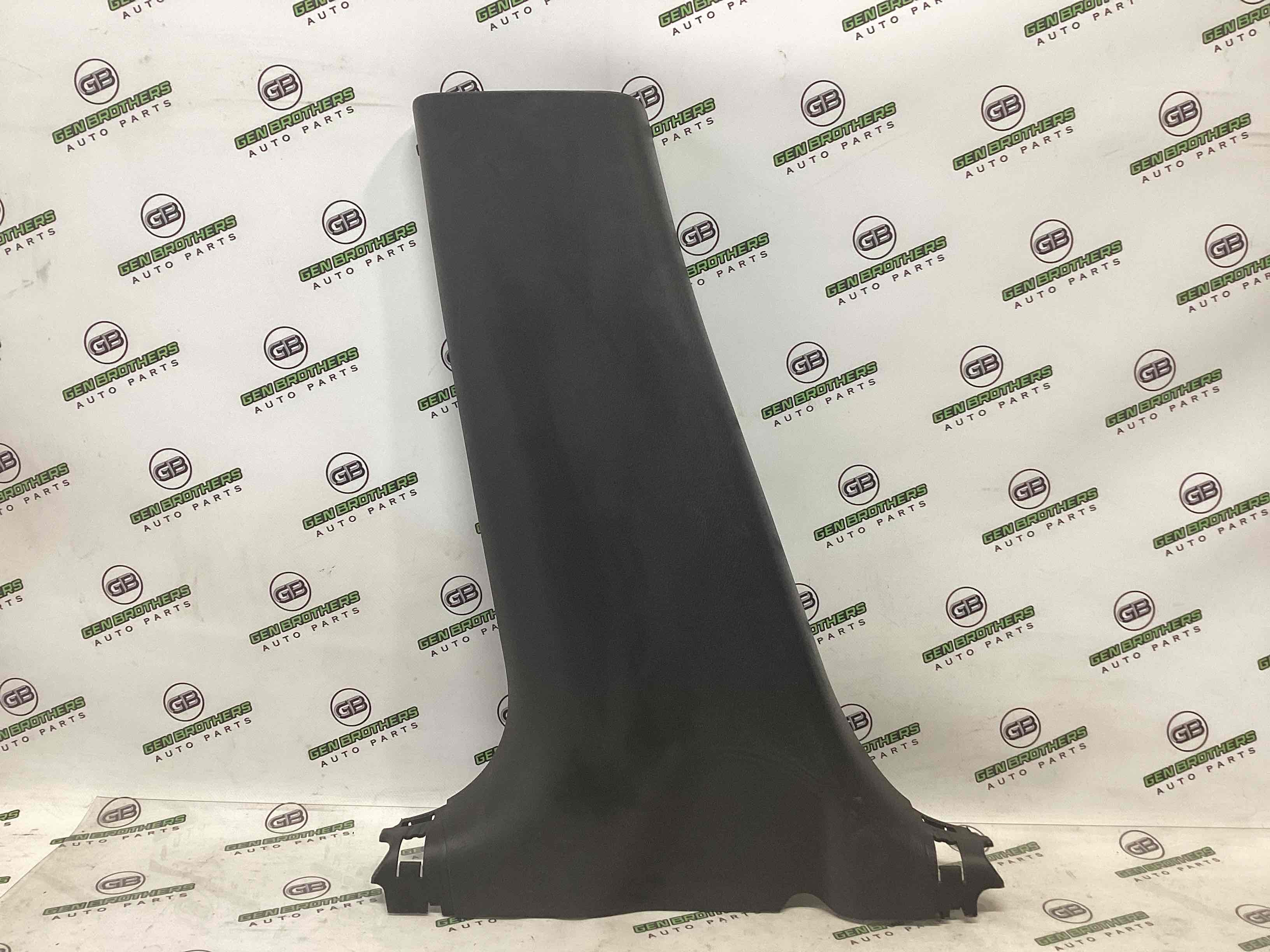 Обшивка центральної стійки ліва