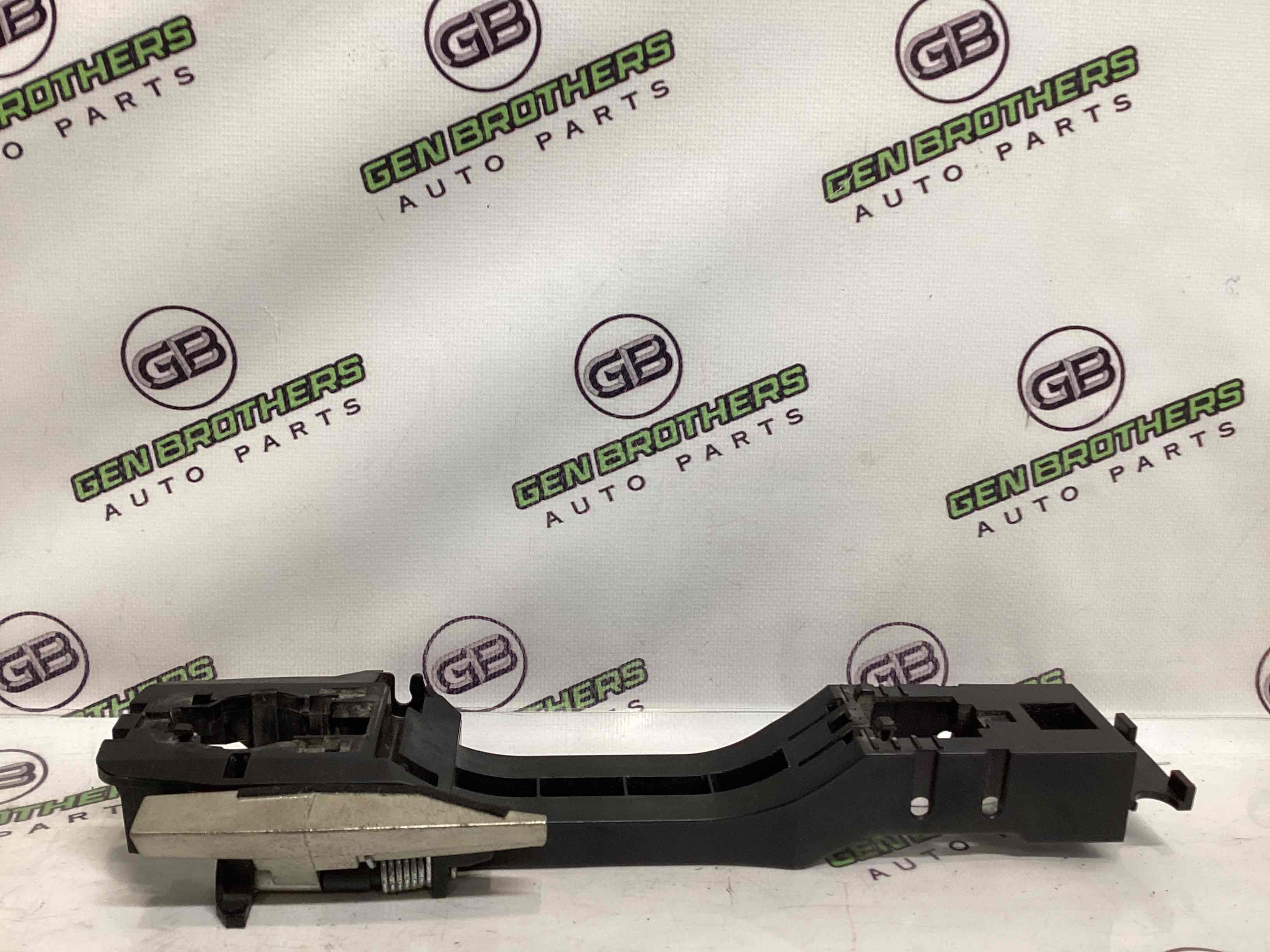 Кронштейн ручки дверей