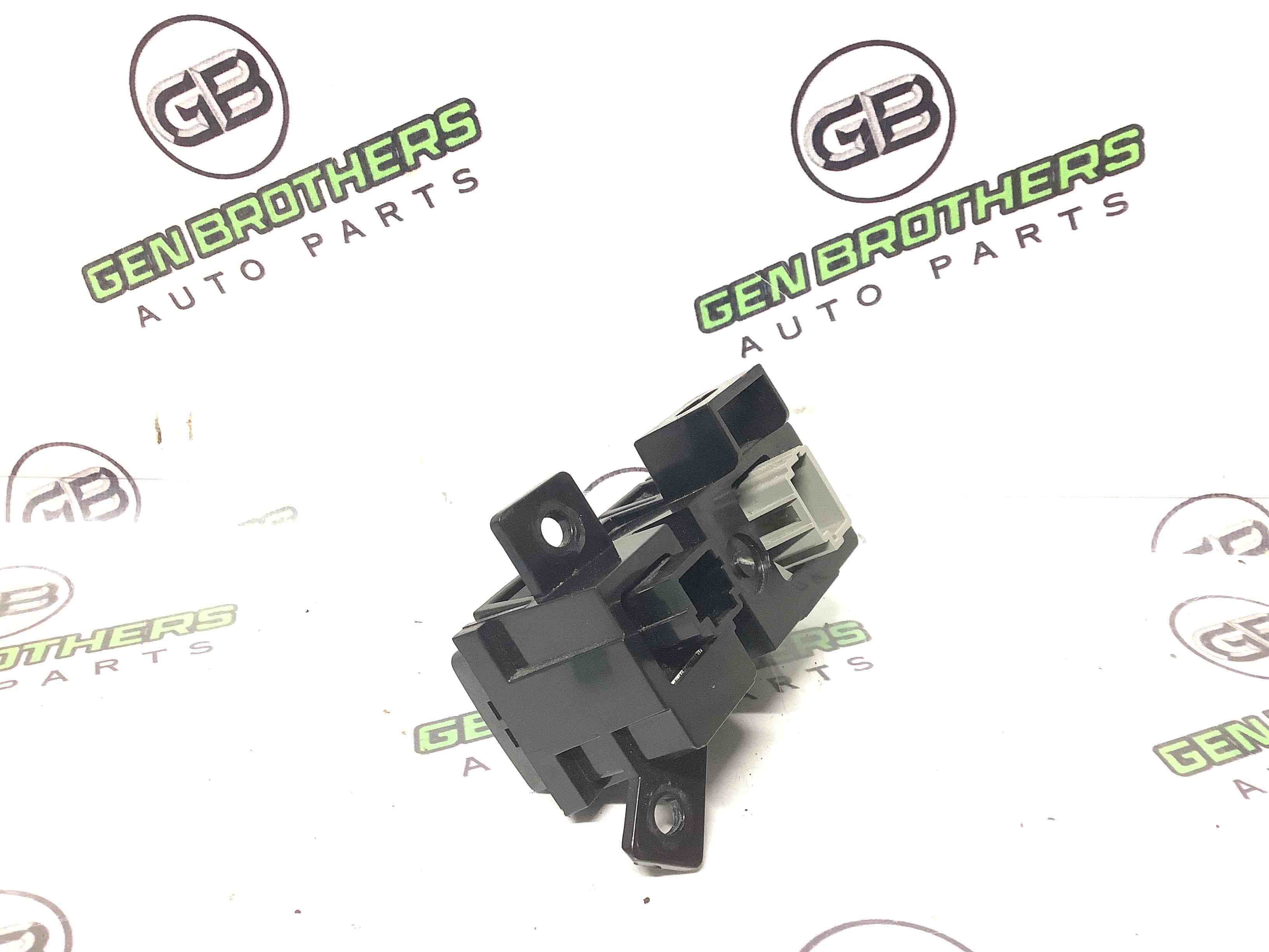 Кнопка відкриття багажника